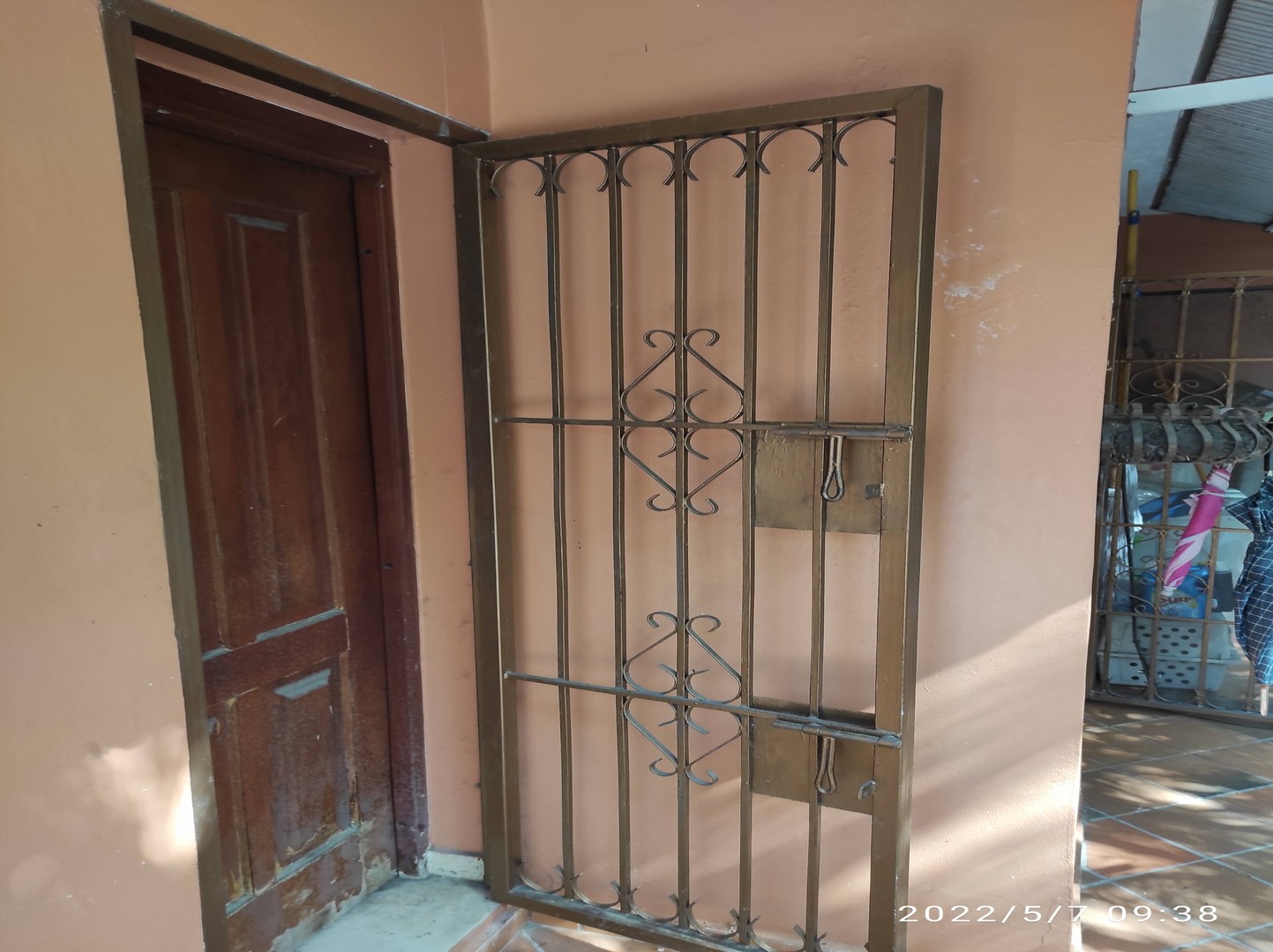 herramientas, jardines y exterior - PUERTA DE HIERRO DE 30" DE ANCHO 1