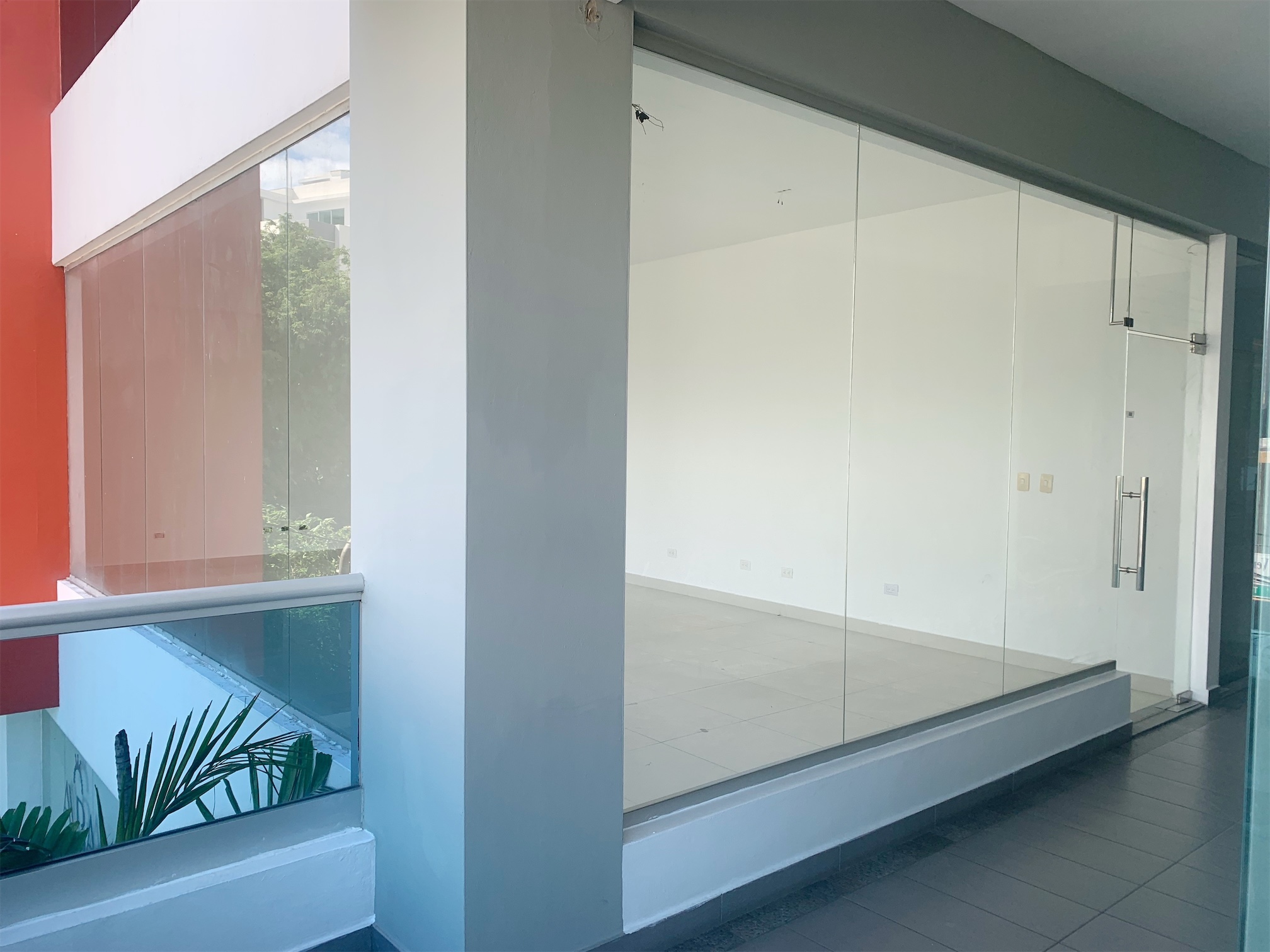 oficinas y locales comerciales - Local esquinero céntrico 7