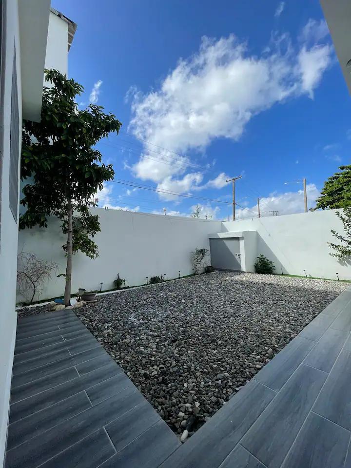 casas - Se alquila Hermosa Casa amueblada con amplio patio+balcón ubicado en San Isidro 9