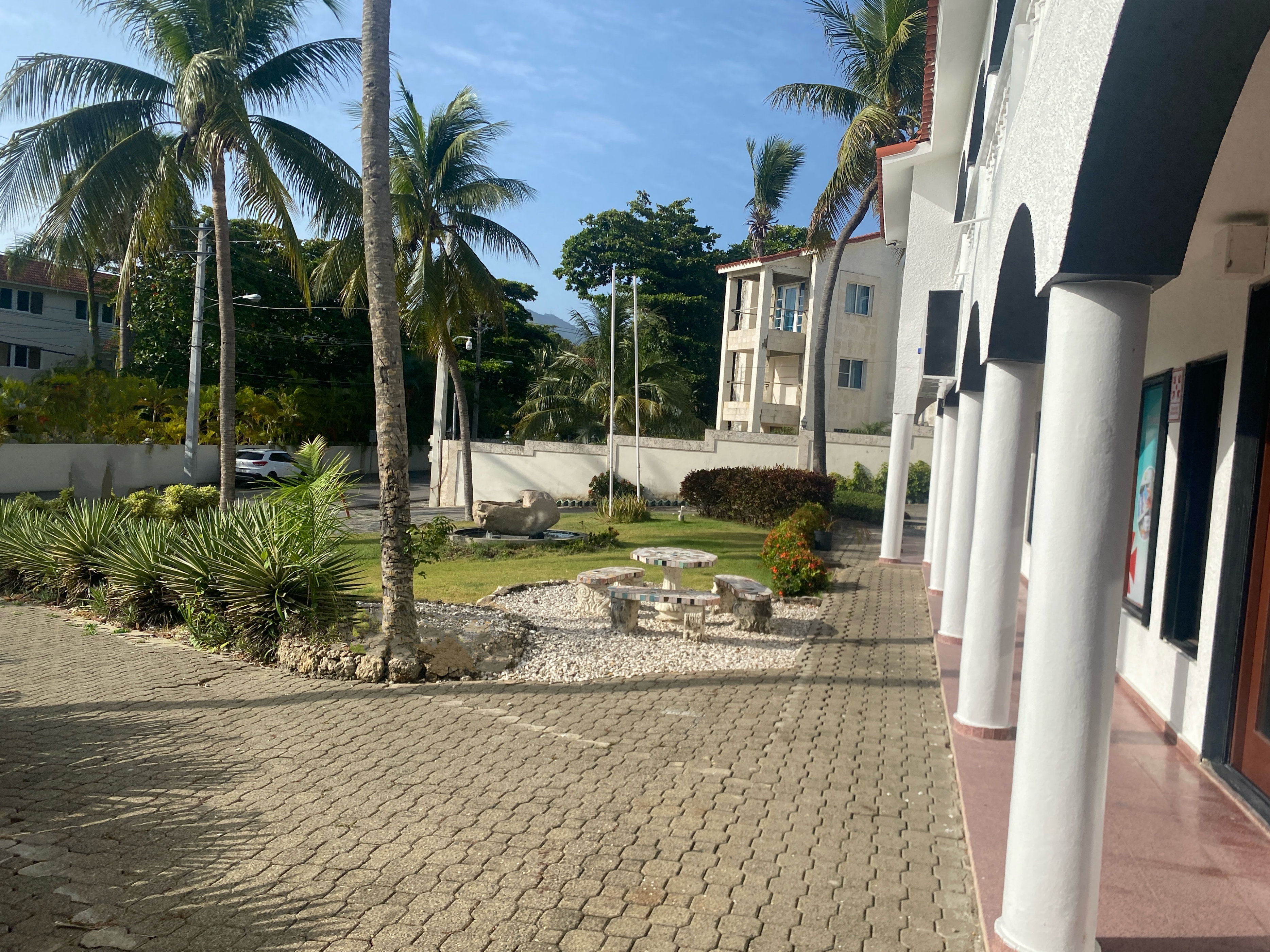 oficinas y locales comerciales - plaza comercial frente al mar  4