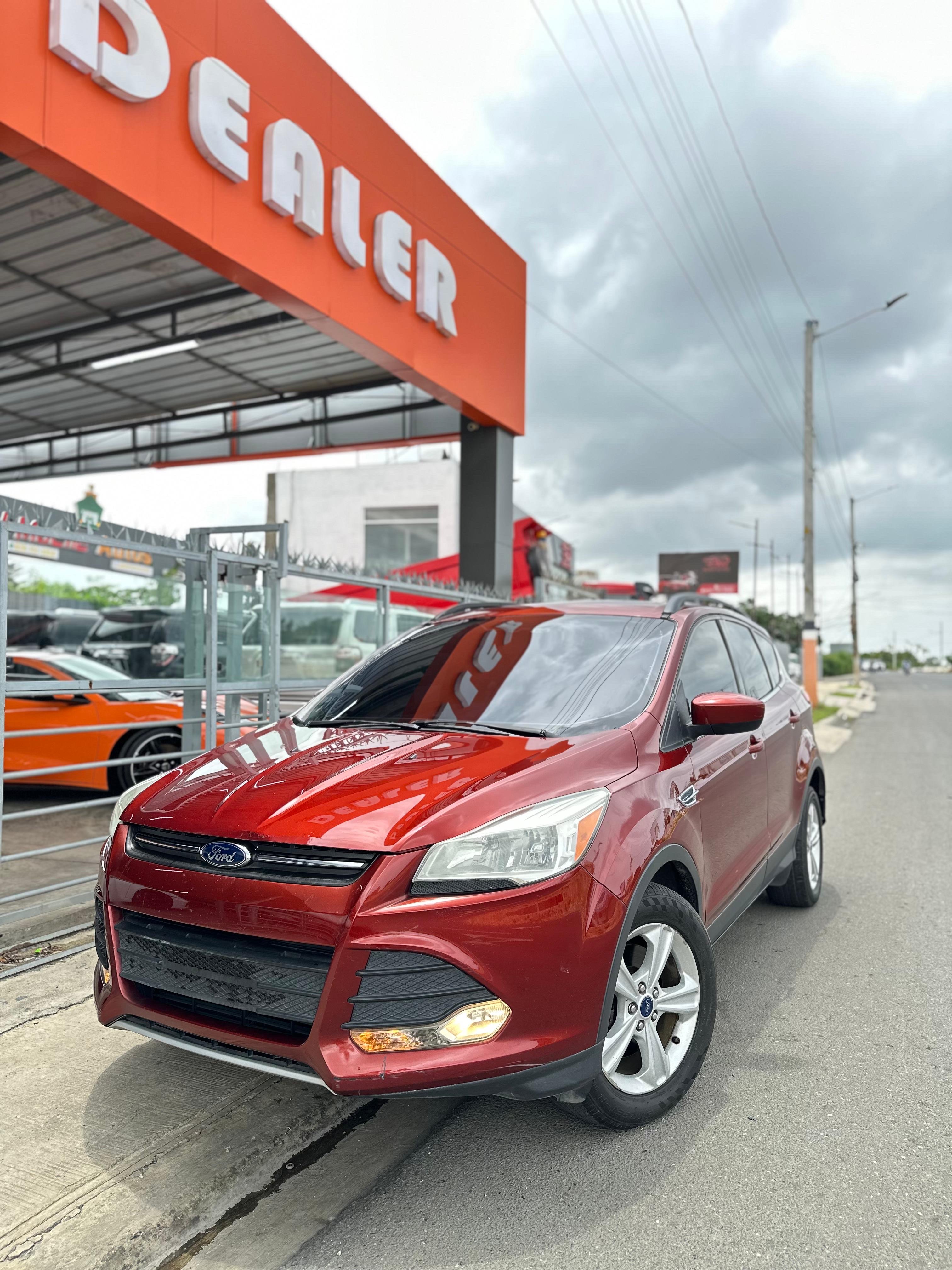 jeepetas y camionetas -  Ford Escape
Financiamiento disponible 
óptimas condiciones 
4X4 
Panorámica 
