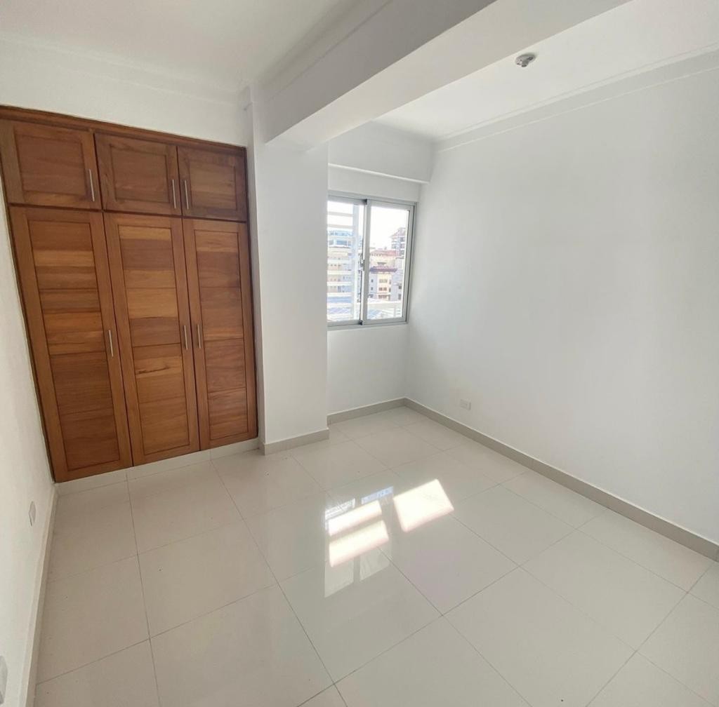 apartamentos - Alquiler Apartamento en  Evaristo Morales  de Dos Habitaciones. 2