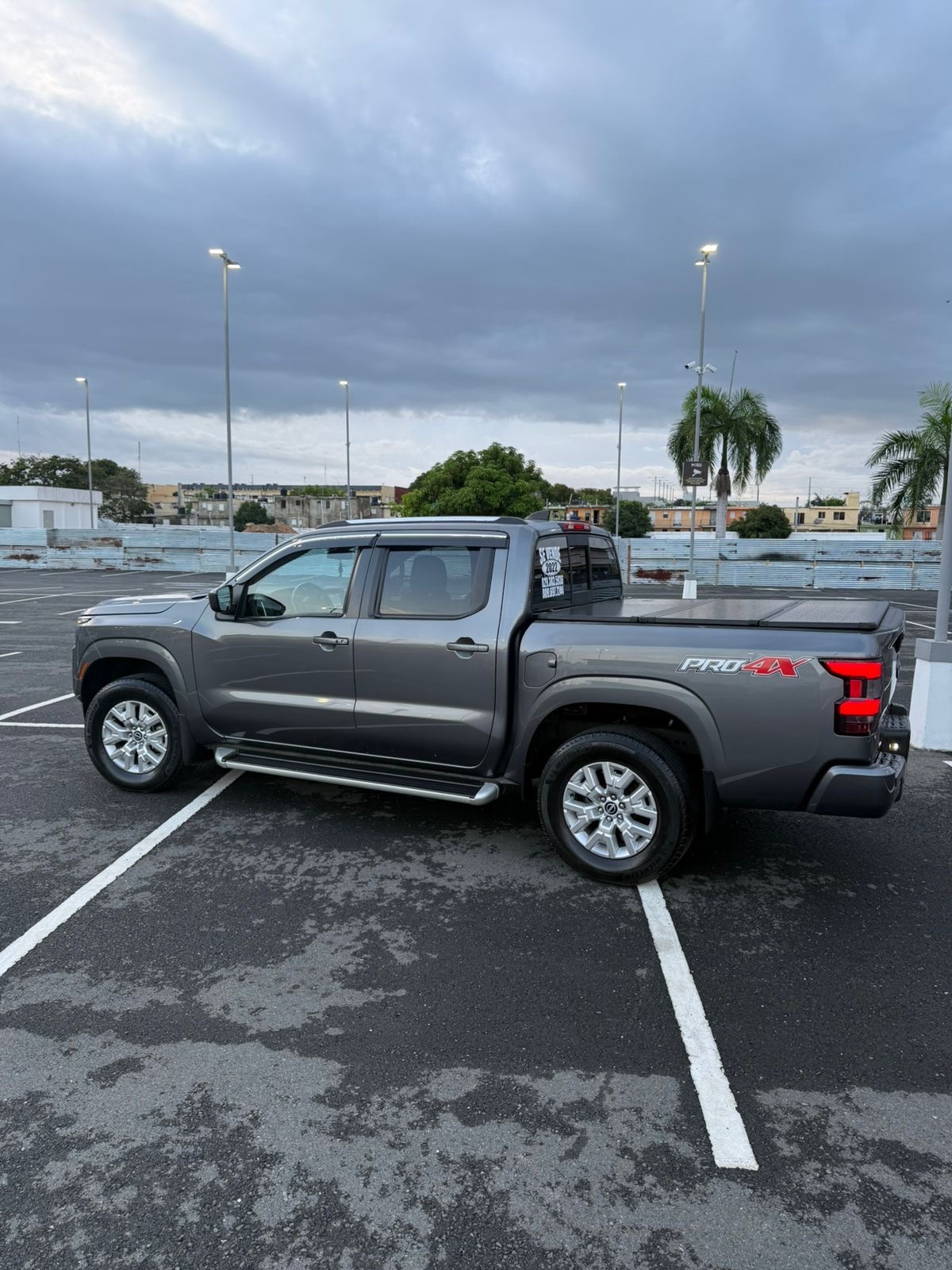 jeepetas y camionetas - Nissan frontier 4x4 está nueva  0