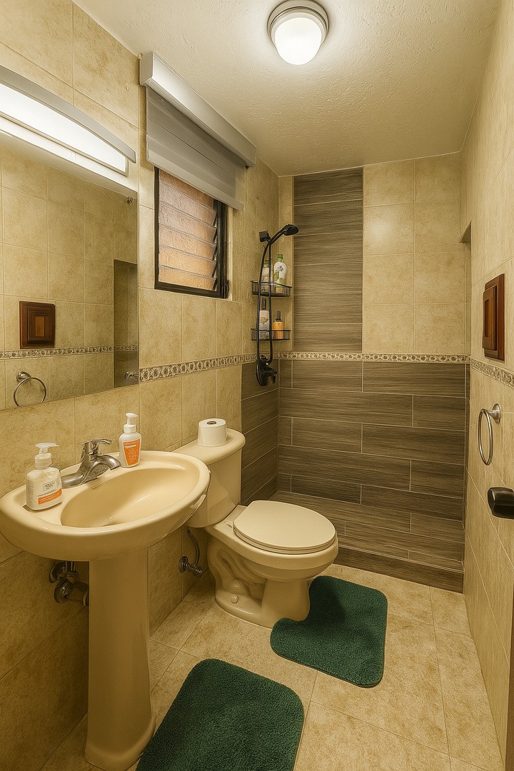 casas - VENDO Casa Para Fines Comercial en Esquina Estratégica en Viejo Arroyo Hondo 2