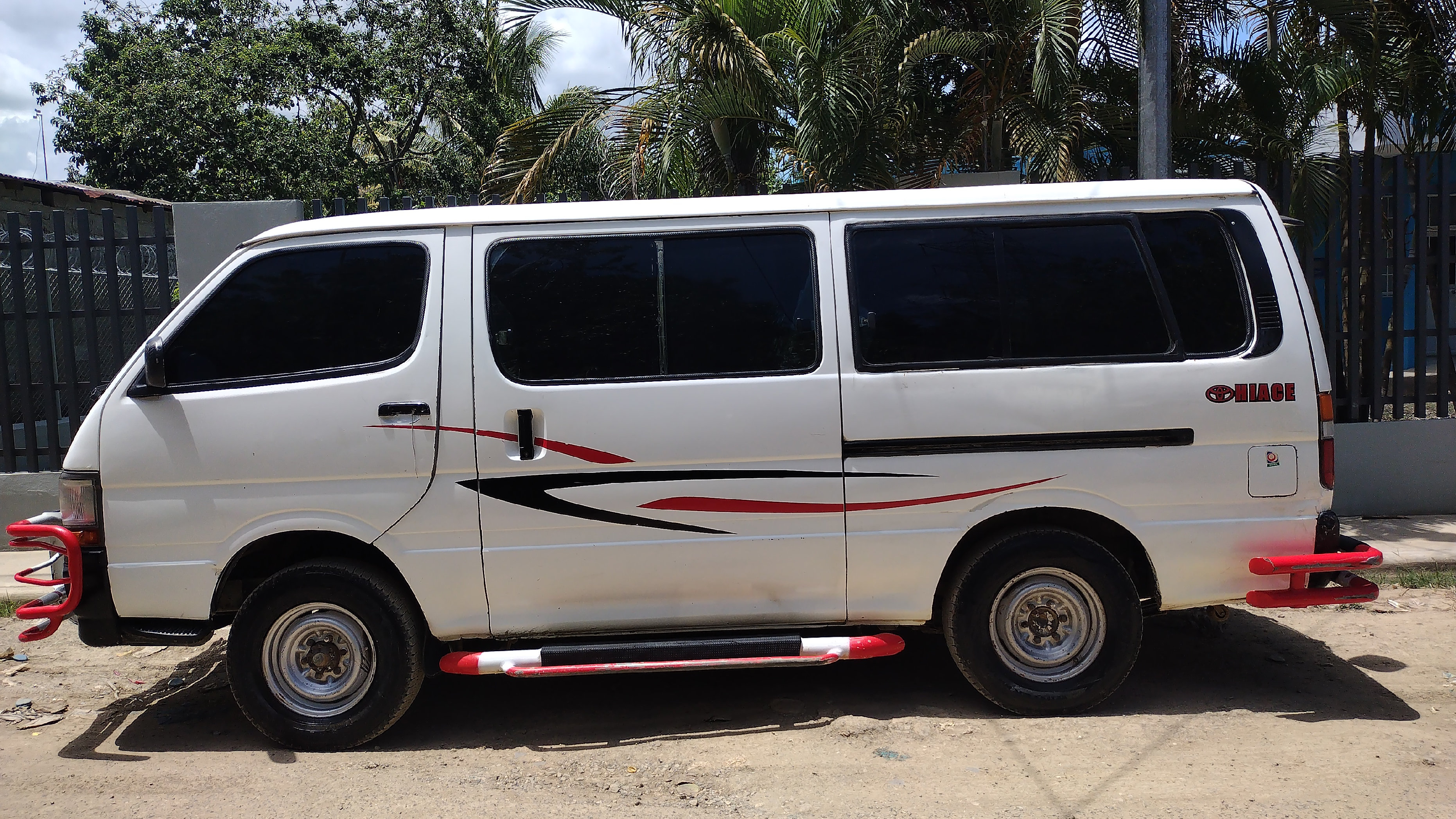camiones y vehiculos pesados - vendo Toyota año 2000 en buen precio  0