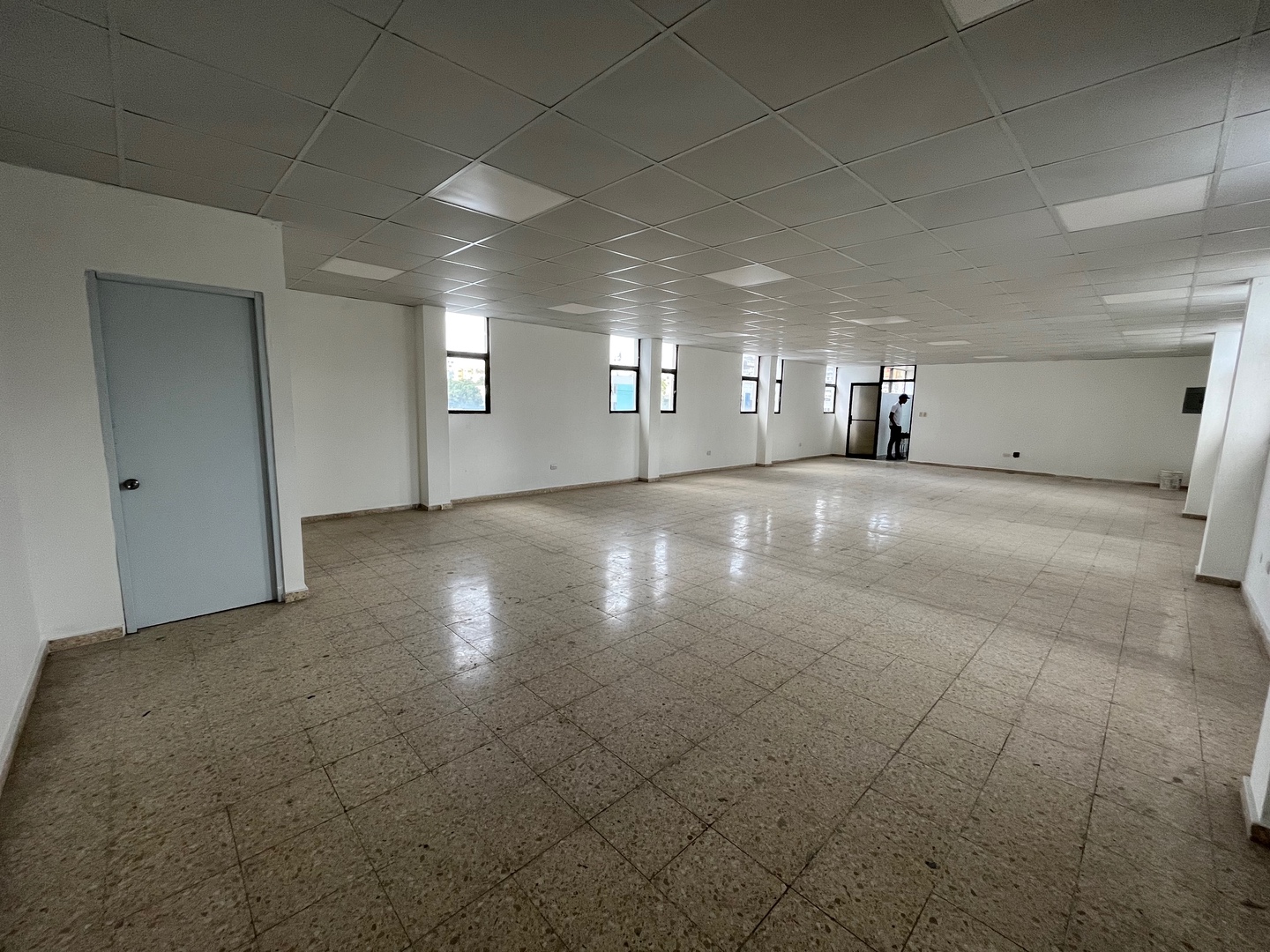 oficinas y locales comerciales - Local comercial de 109m2 en plaza en Naco 1