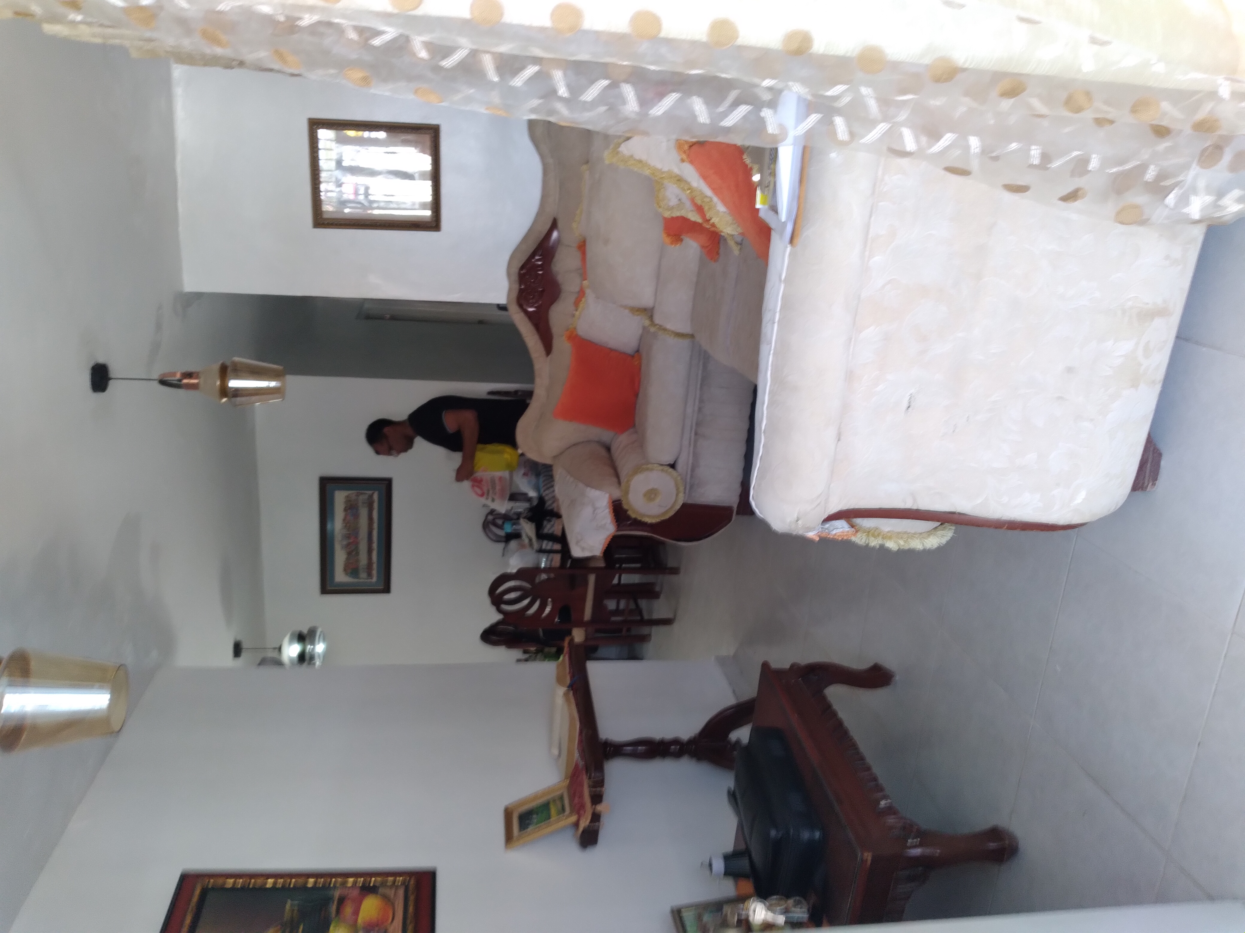 casas - VENDO CASA FAMILIAR  NEGOCIABLE, DE OPORTUNIDAD.  