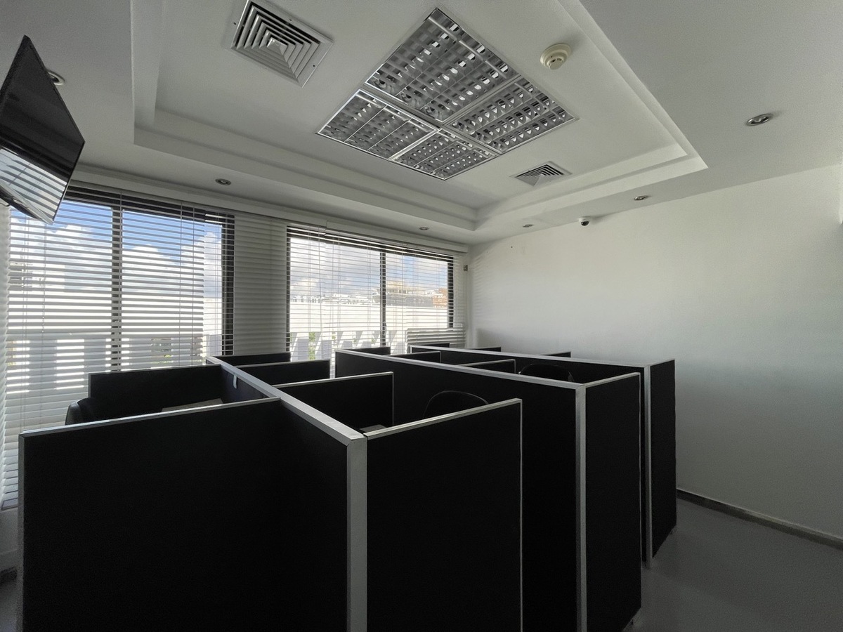 oficinas y locales comerciales - Edificio en Naco con 23 parqueos entrega en 45 dia 1