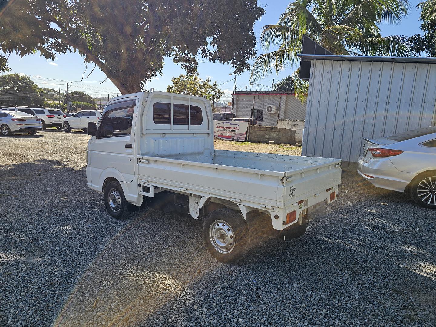 camiones y vehiculos pesados - Nissan NT100 año 2016  4