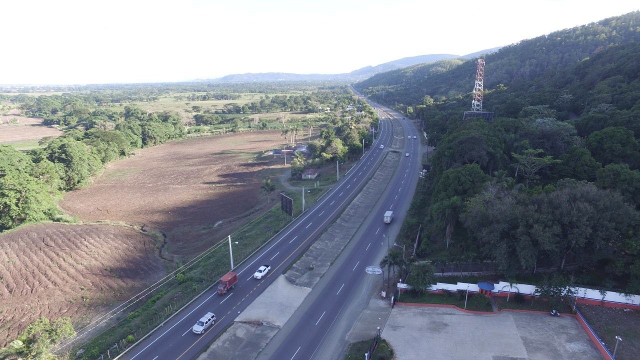 solares y terrenos - Terreno Disponible en la Autopista Duarte, Rep. Dom.
 2