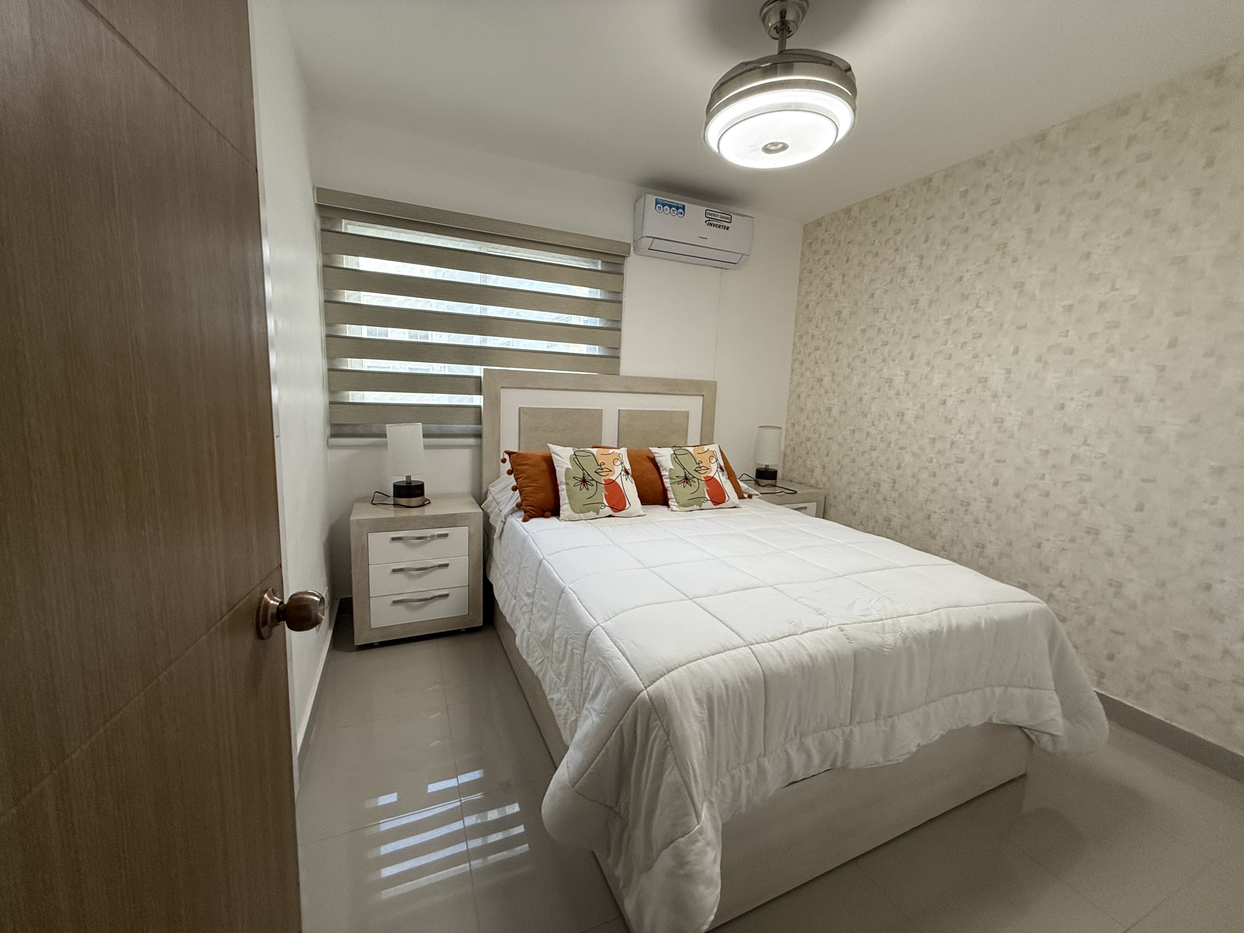apartamentos - vendo 5 nivel en residencial Mediterráneo  1
