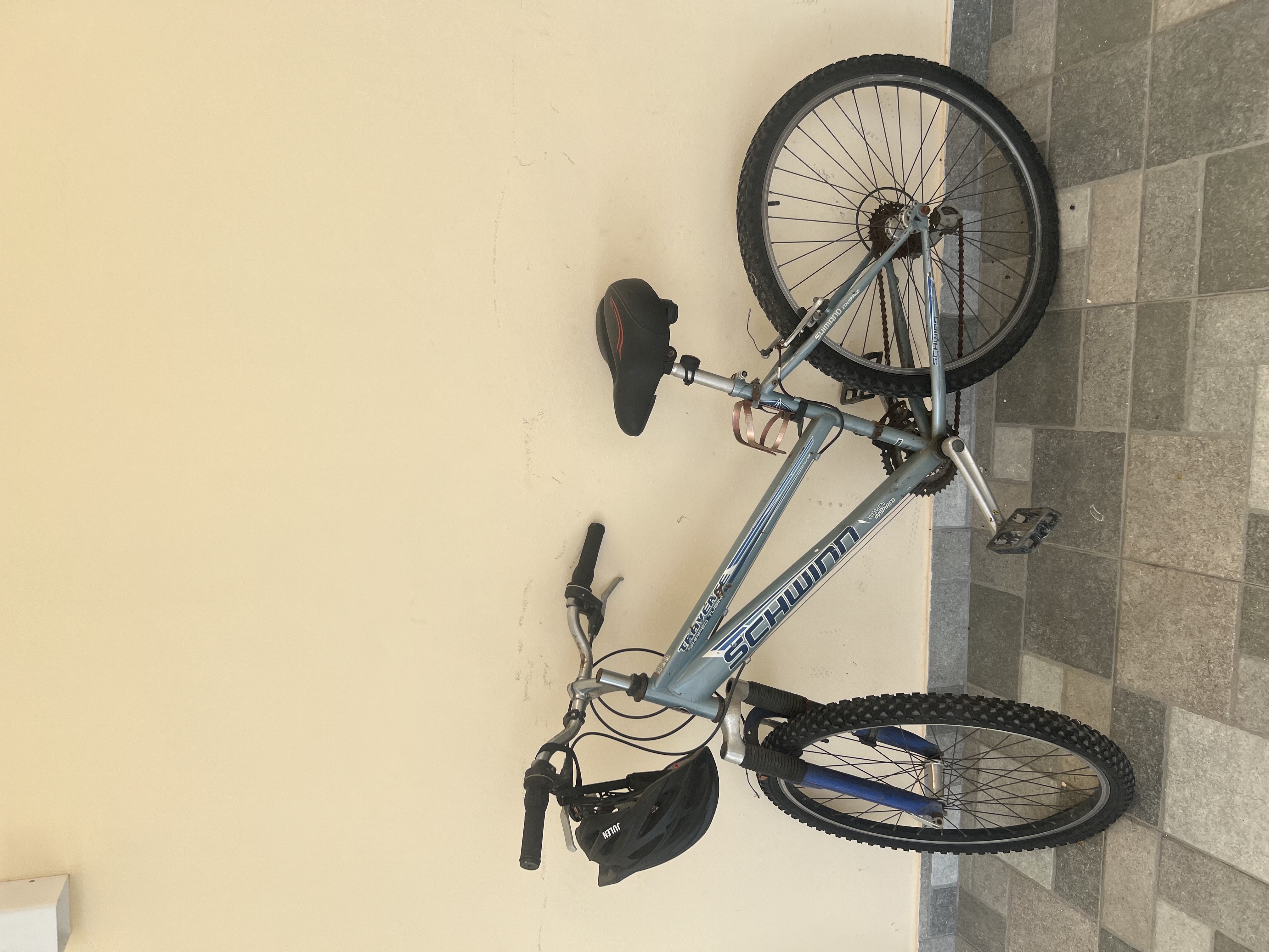 bicicletas y accesorios - Vendo por motivo de viaje  0