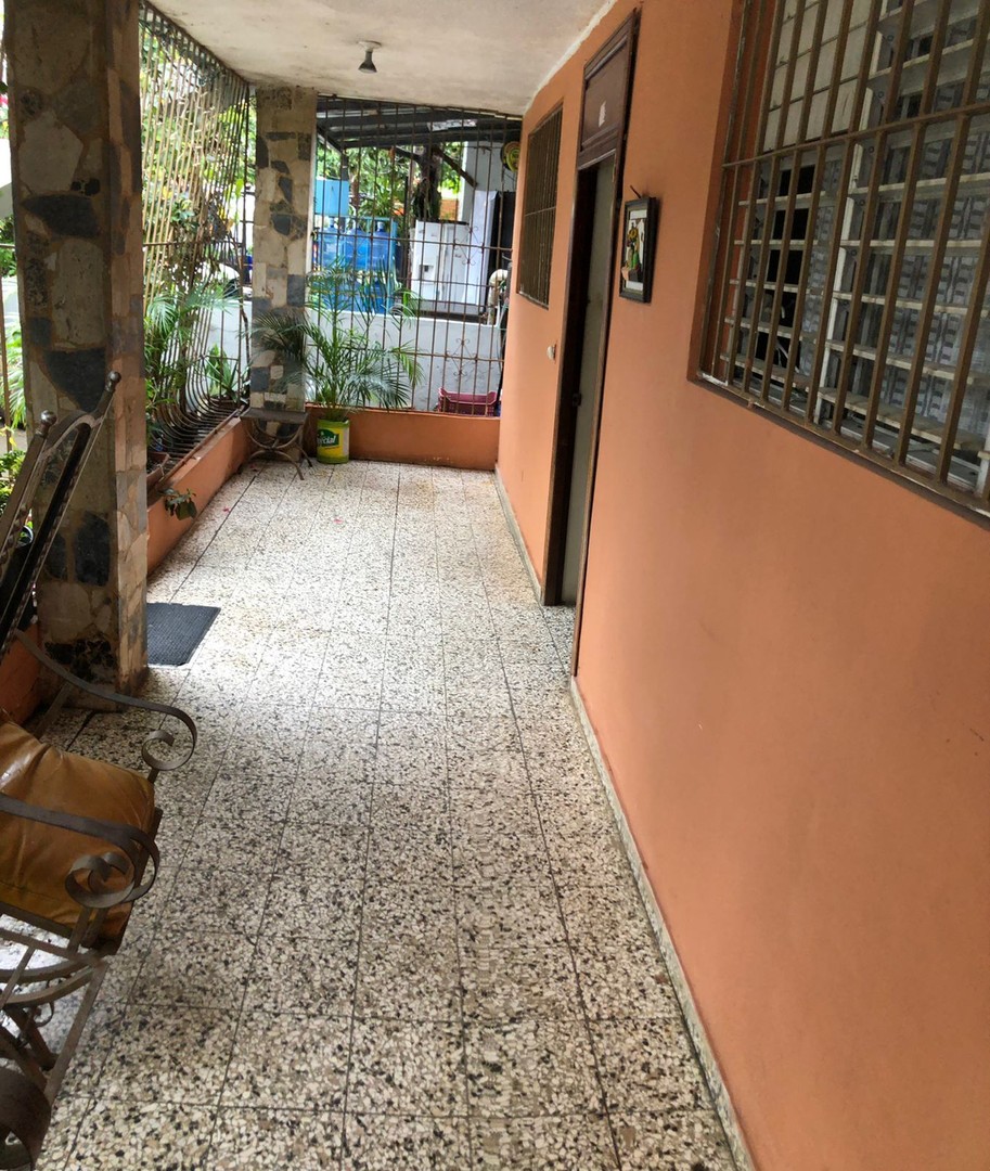 casas - Ensanche Quisqueya casa 3 habitaciones 2 baños 5 parqueos  7