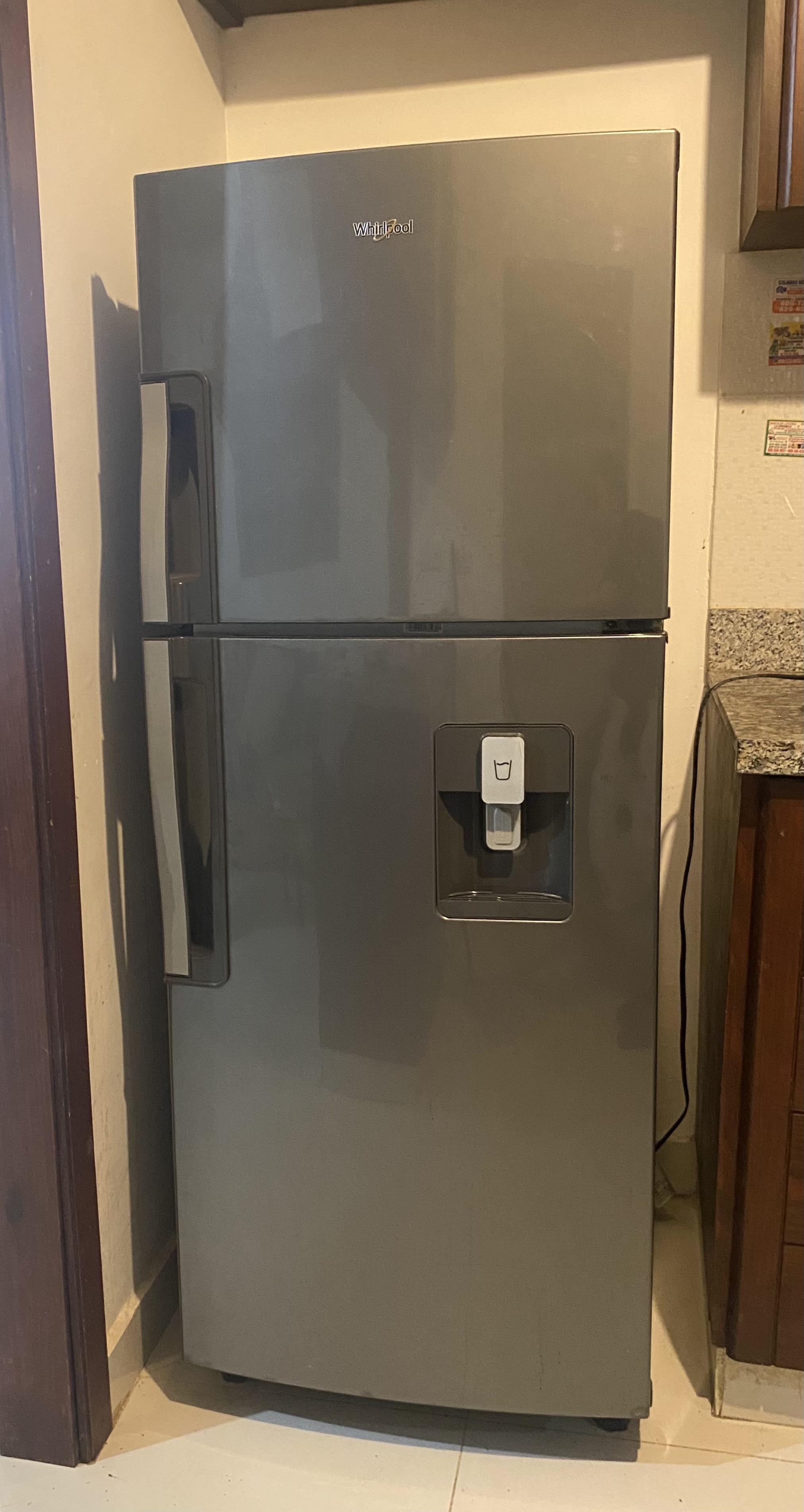 electrodomesticos - Nevera Whirlpool de 9 pies 0