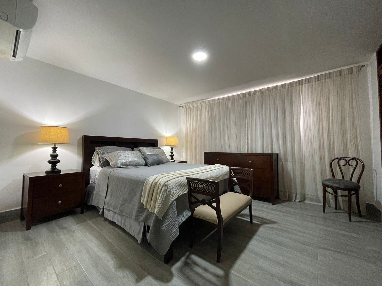 apartamentos - Se alquila, Apartamento 2Hab Amueblado Piso Alto 3