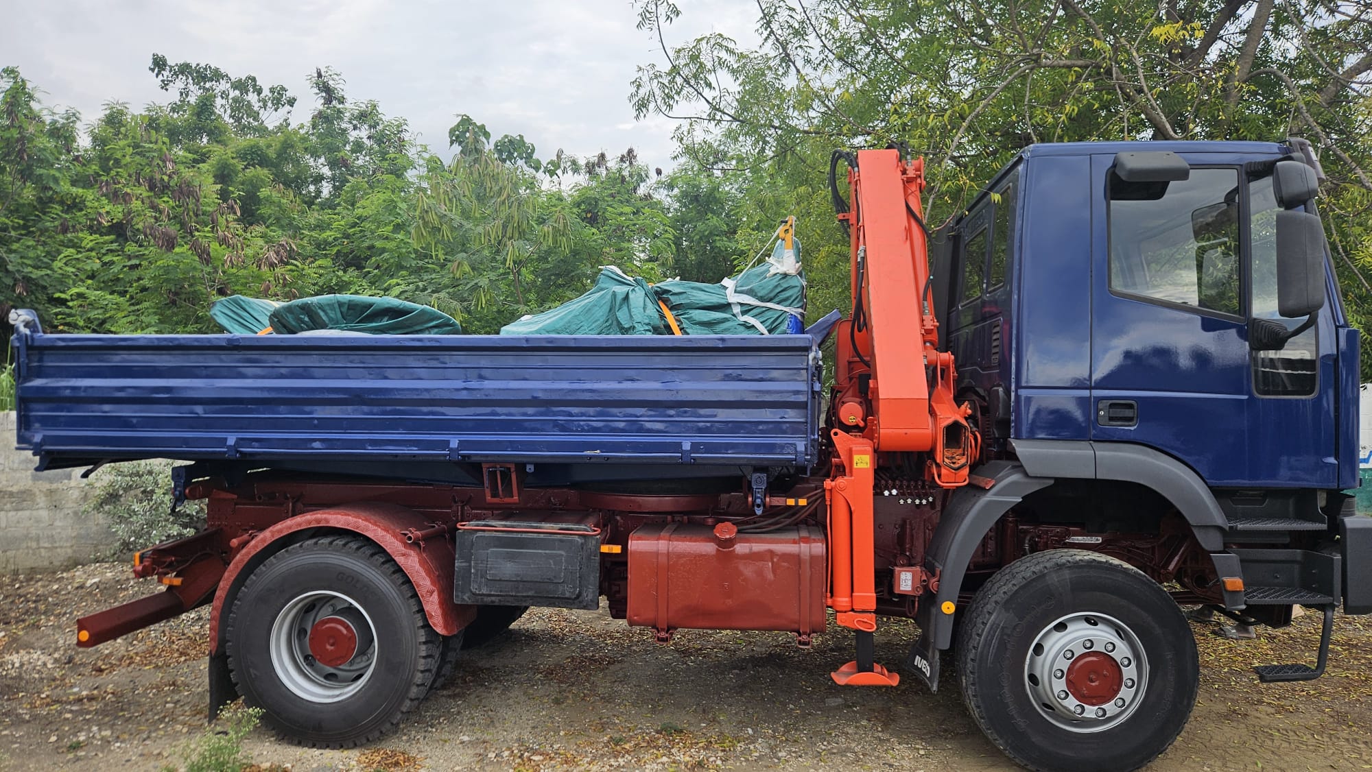 camiones y vehiculos pesados - Alquiler Camion Grua IVECO  2