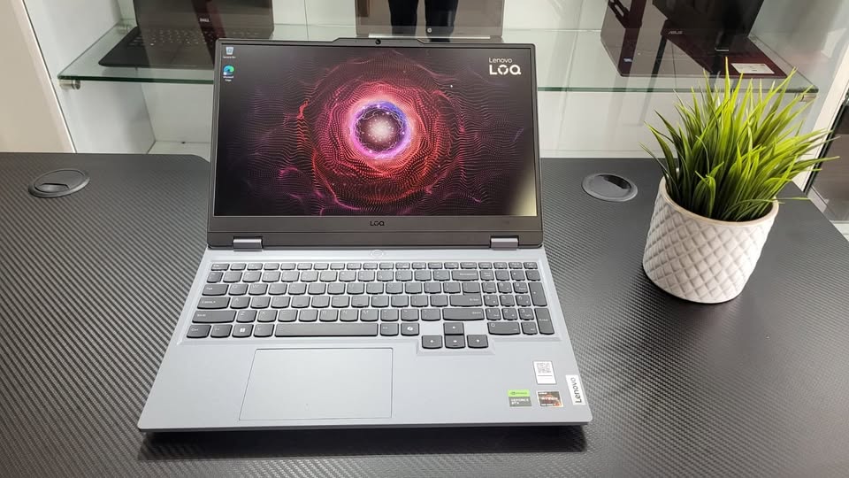 computadoras y laptops - LAPTOP RYZEN 7 LENOVO LOQ 16GB 512SSD RTX 4070 8GB