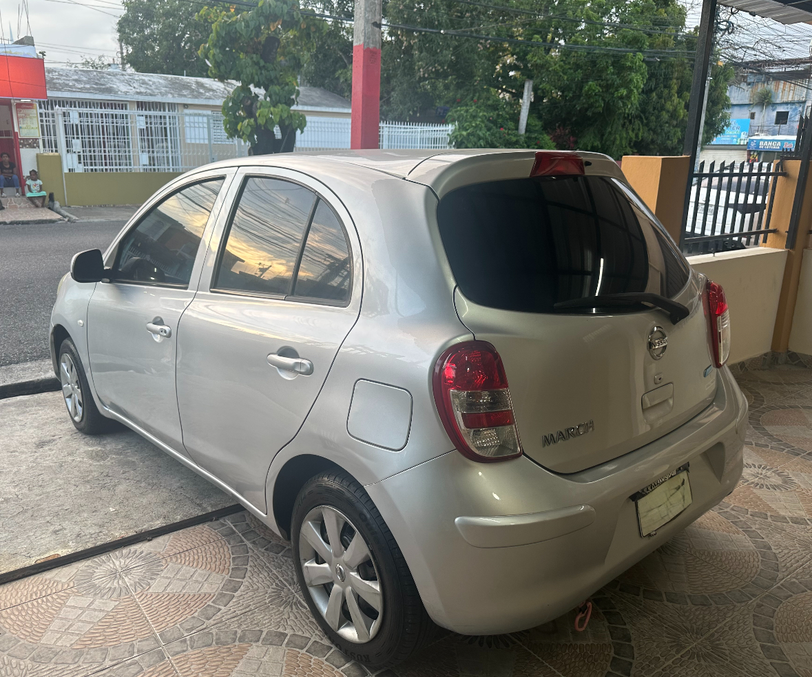 carros - Nissan March 2014 Negociable  5