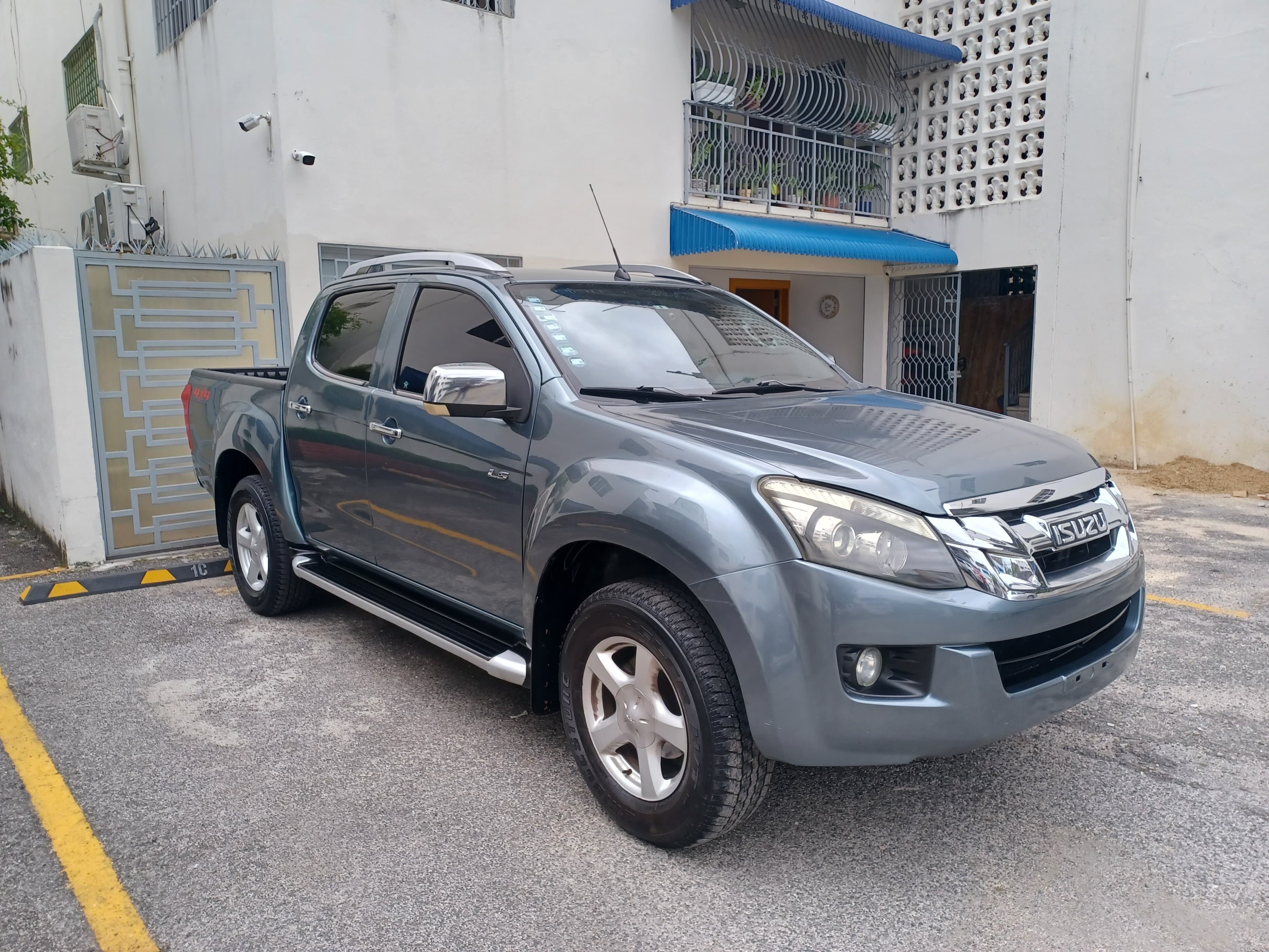 jeepetas y camionetas - Isuzu D’MAX 2013 5