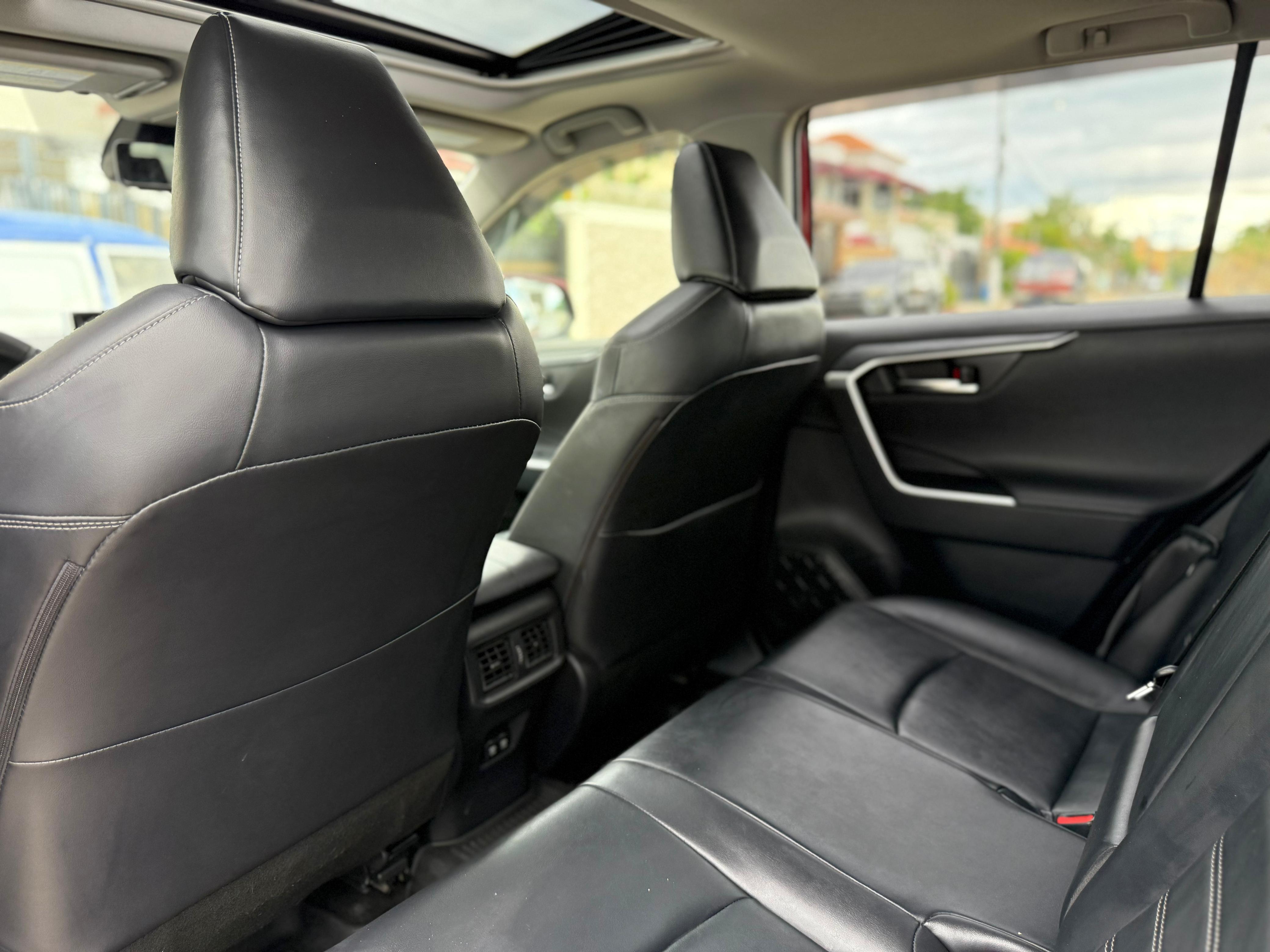 jeepetas y camionetas - Toyota RAV4 Limited 2019 4