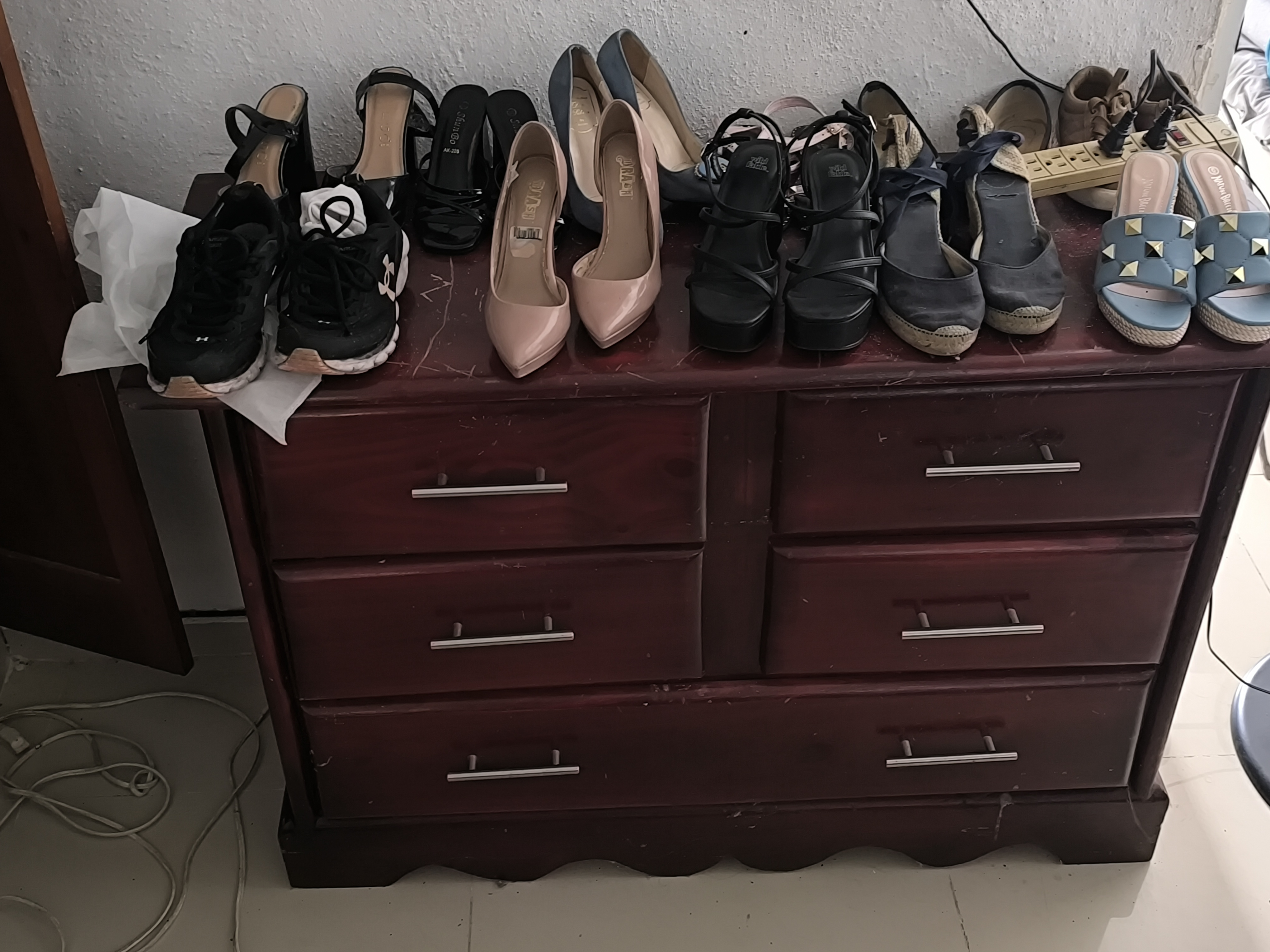 muebles y colchones - Vendo gavetero en excelente condicion 1
