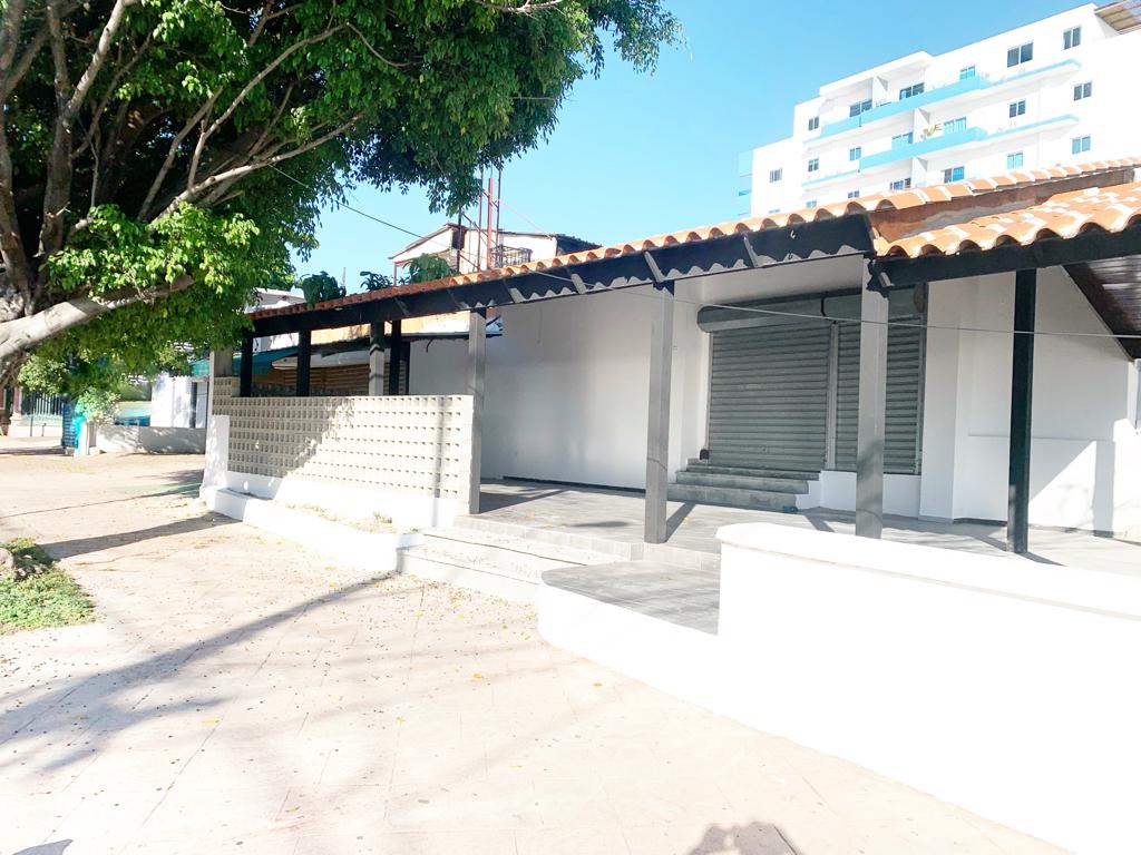 oficinas y locales comerciales - Local esquinero en Zona universitaria  7