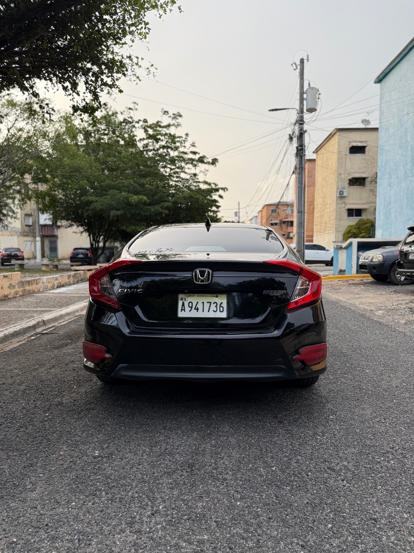 carros - Honda civic 2017 EX
Automático 
Gasolina 
Cristales eléctricos 
Financiamientos  3