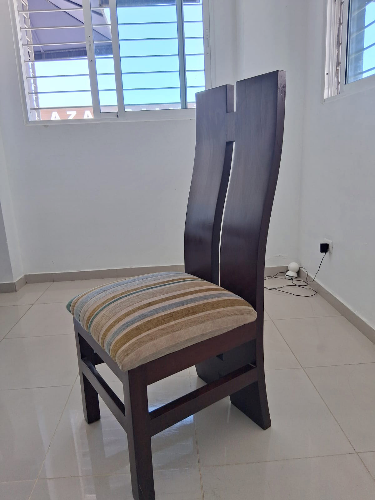 muebles y colchones - Comedor en cahoba, 8 sillas 3