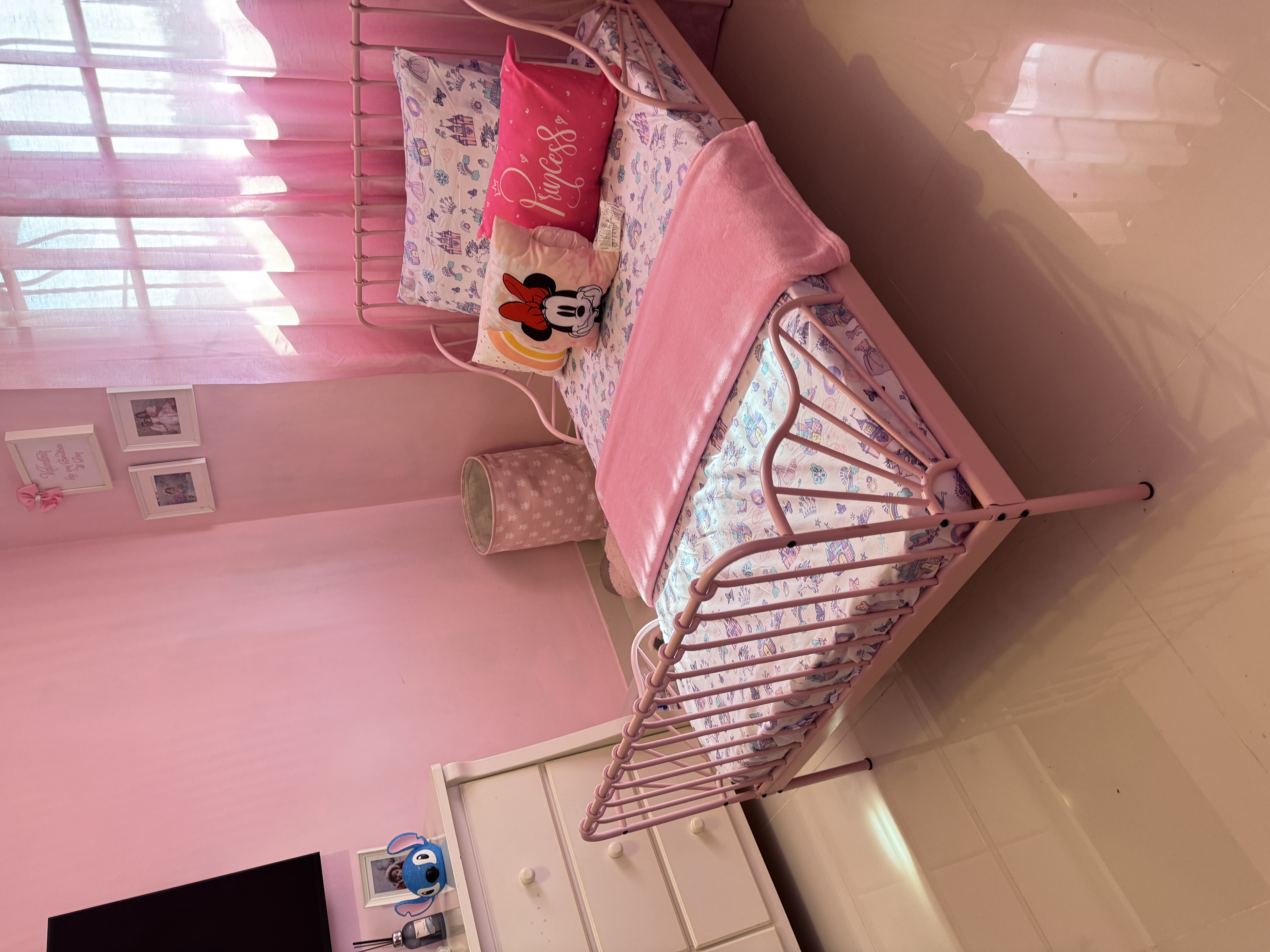 muebles - Cama y gavetero de niña 