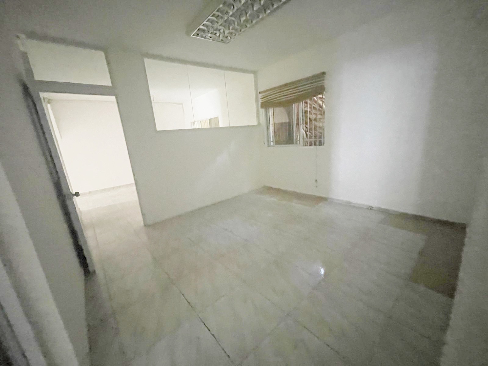 oficinas y locales comerciales - Local céntrico y comercial  2
