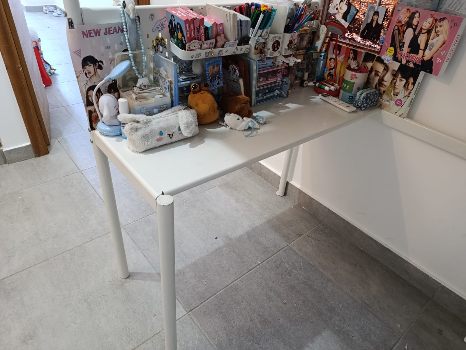 muebles y colchones - Estructura de cama alta con tablero y silla 