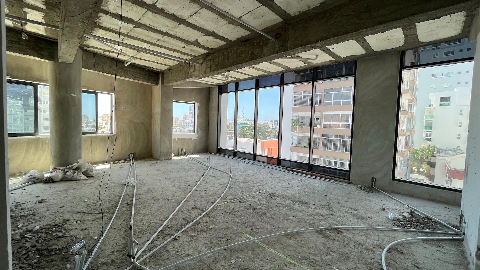 oficinas y locales comerciales - Evaristo Morales oficina 69m2 piso 4 2 parqueos  1