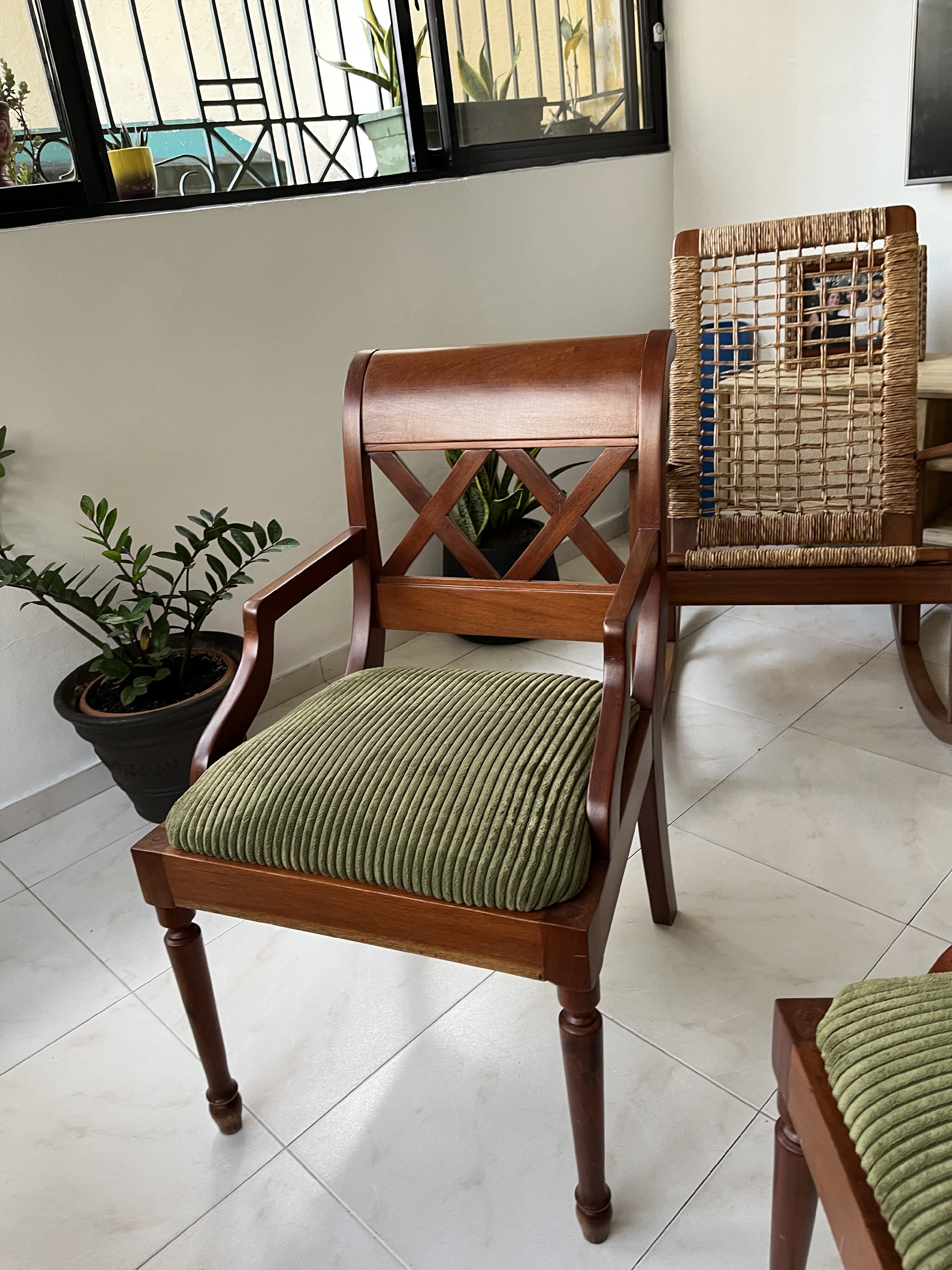 muebles y colchones - Vendo hermoso juego de muebles en Caoba  3