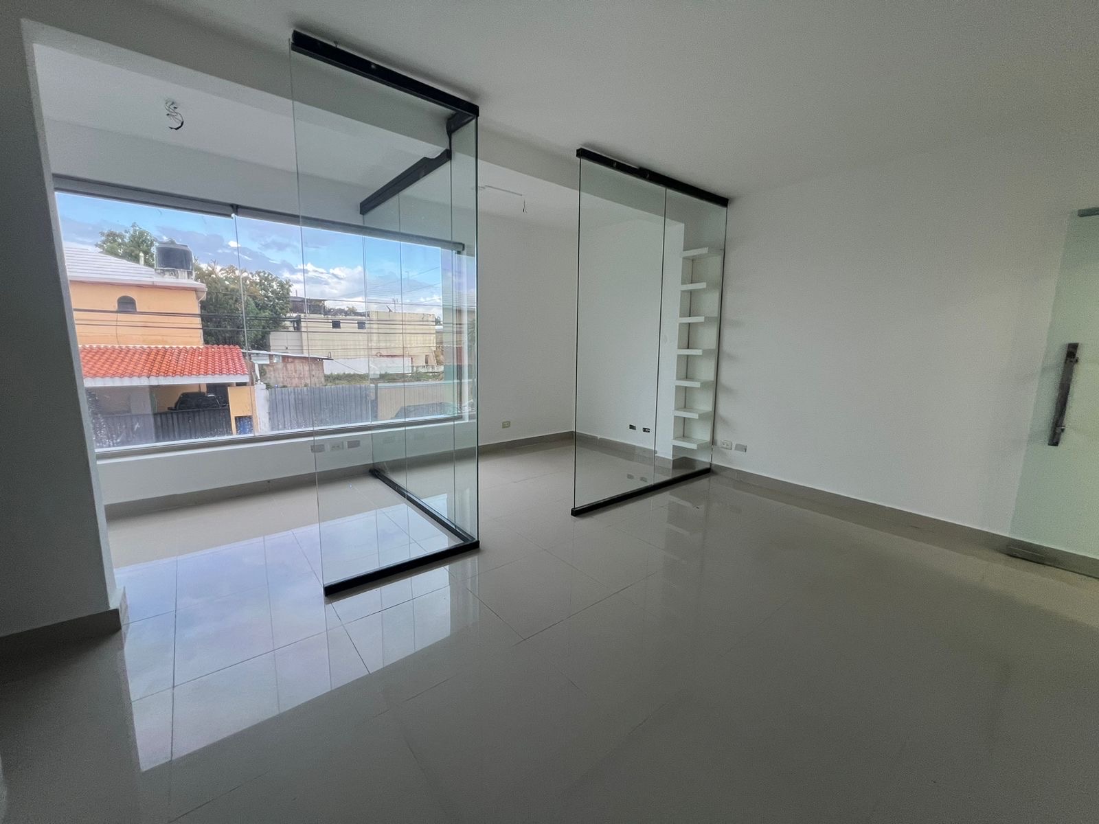 oficinas y locales comerciales - Local comercial en los prados,La Castellana 
 1