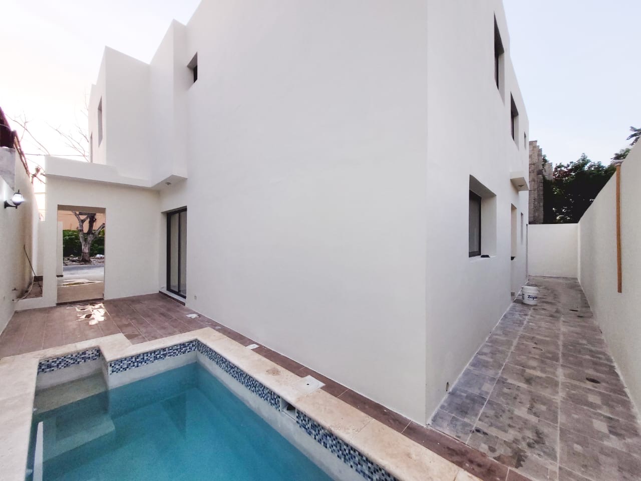casas - venta de casa con piscina en la autopista de san isidro prado oriental  6