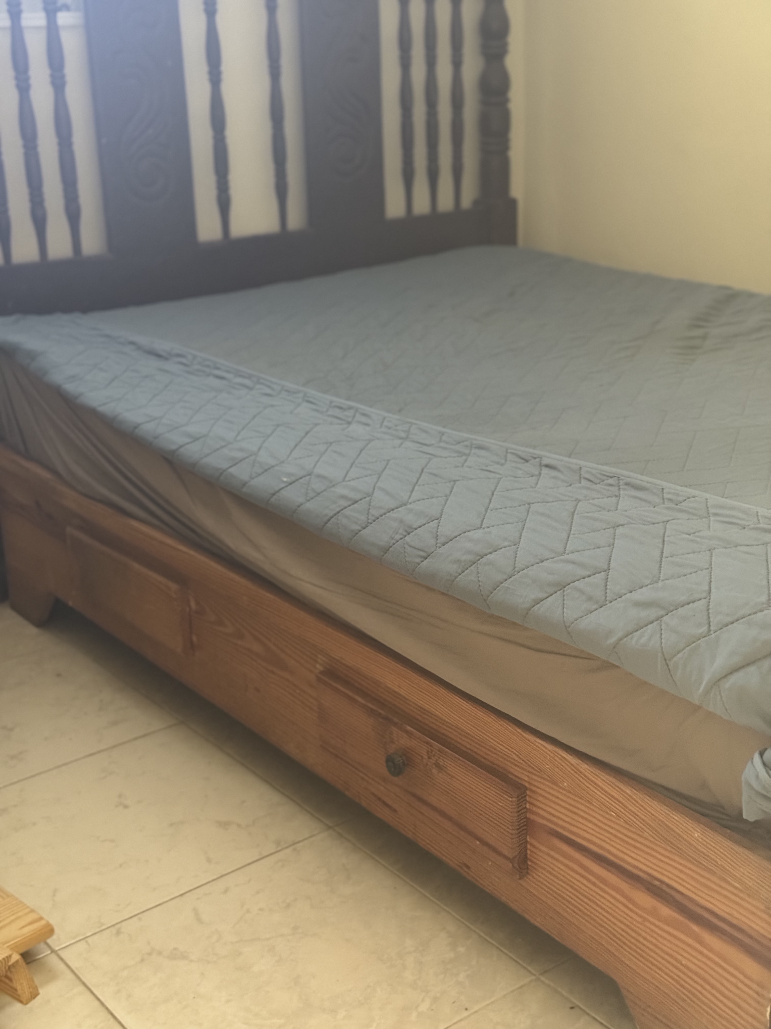 muebles y colchones - Base de cama con colchón incluido.  1