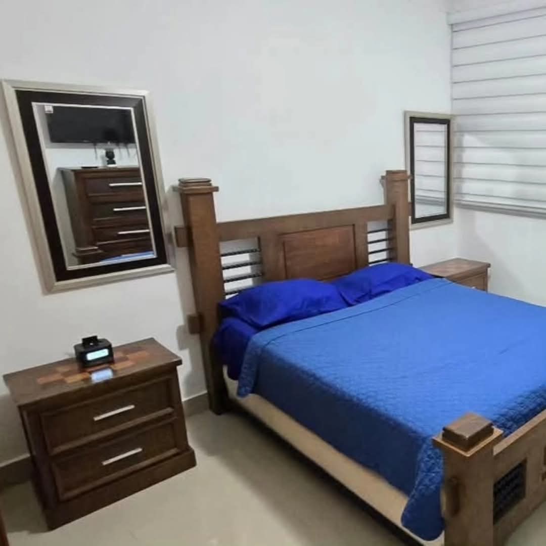 apartamentos - rento estudio amueblado la española atrás del banco Central  0