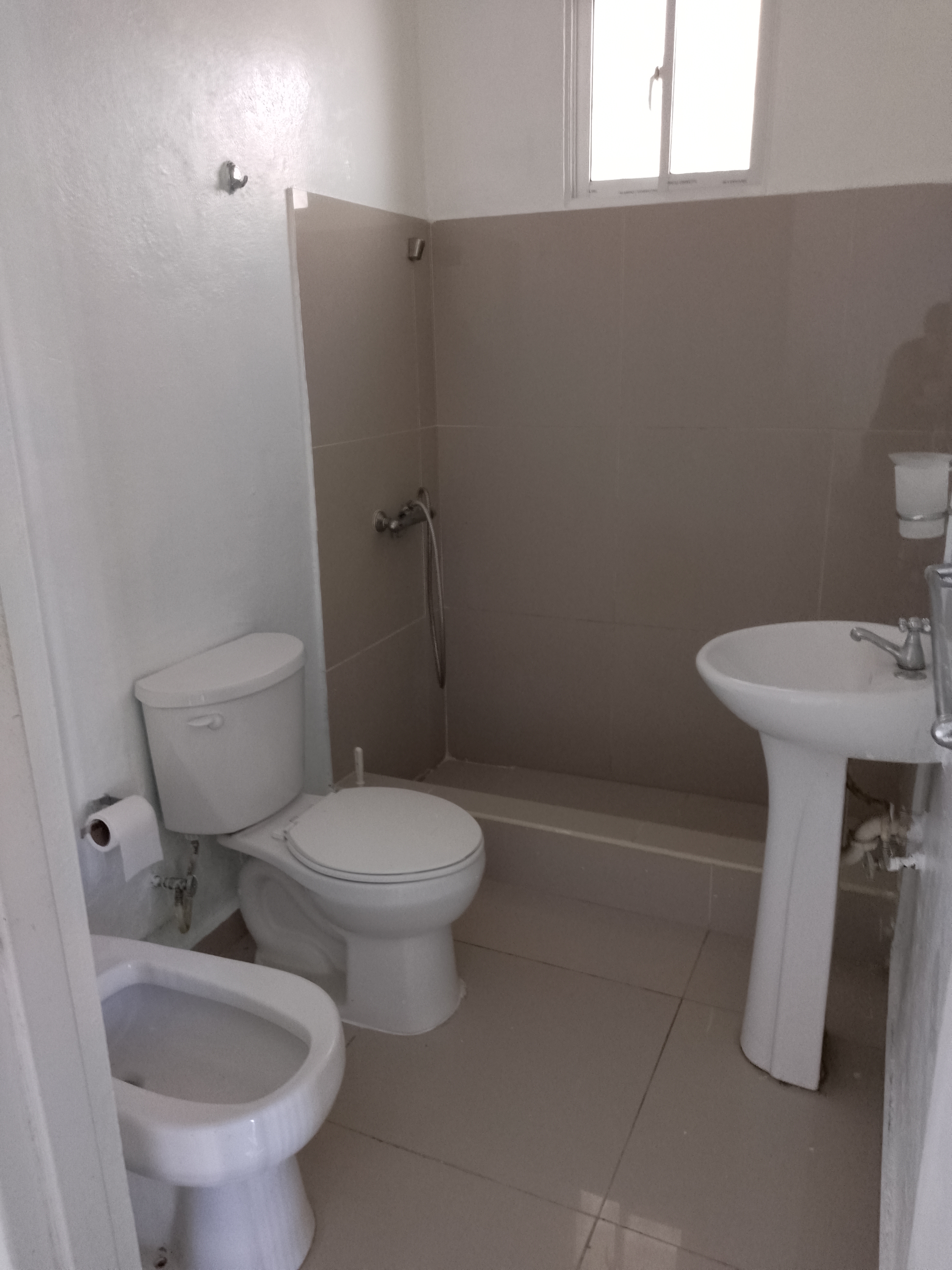 apartamentos - Se alquila apartamento 2 habitaciones 1 baño, nivel parqueo. 7