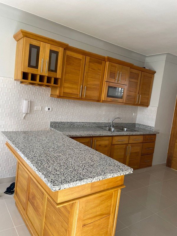 casas - Vendo bellisima casa con toda la madera en robles pisos en porcelanato español 3