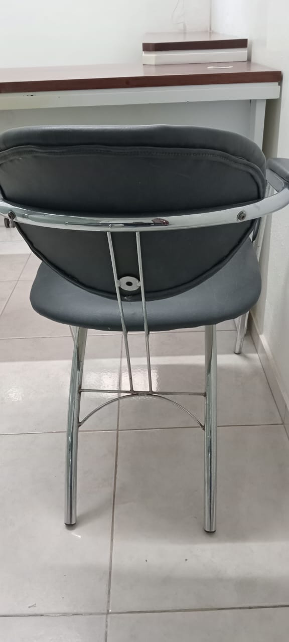 muebles y colchones - 2 sillas de clientes  1