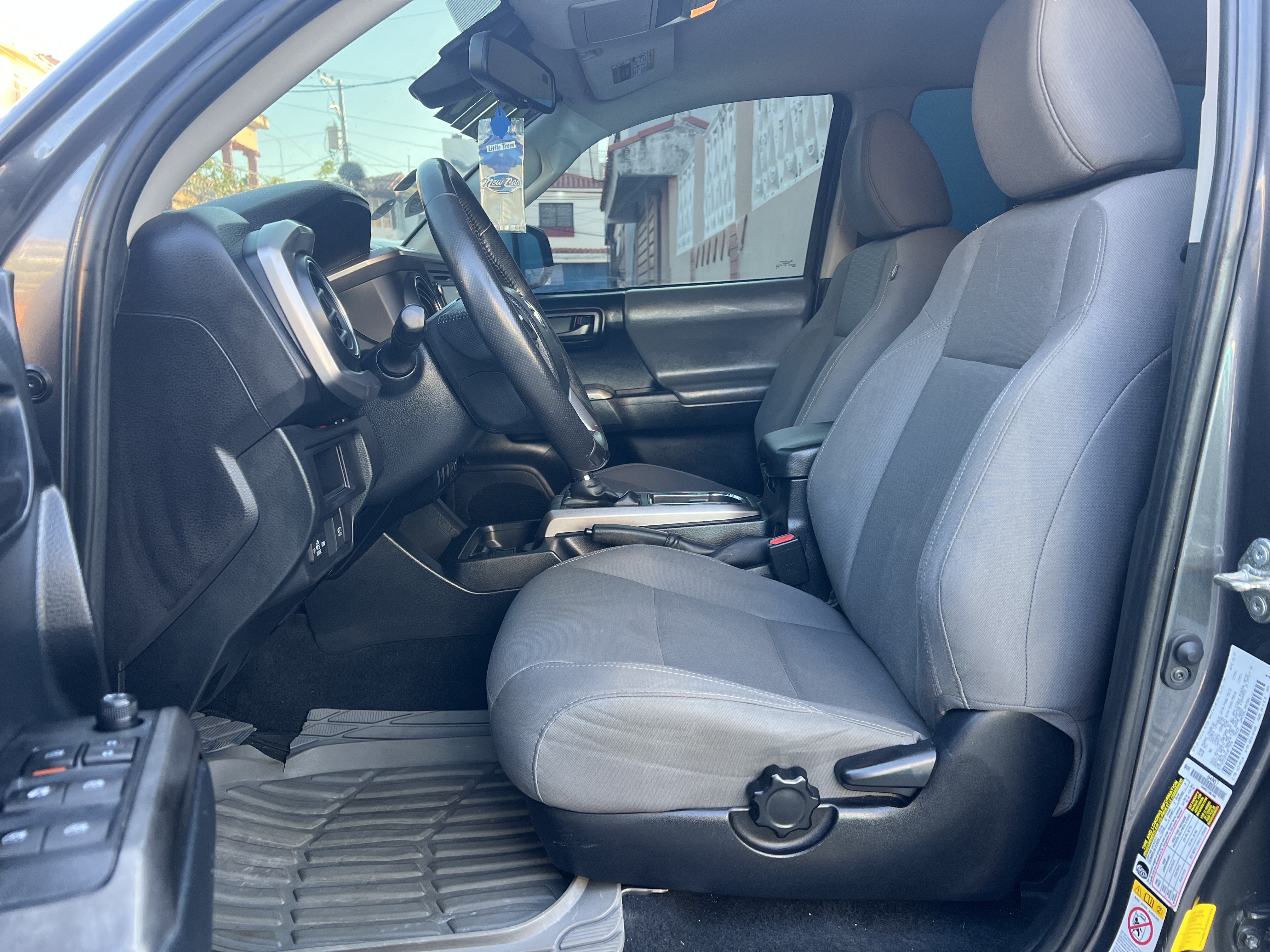 jeepetas y camionetas - TOYOTA TACOMA SR5 año 2019 6