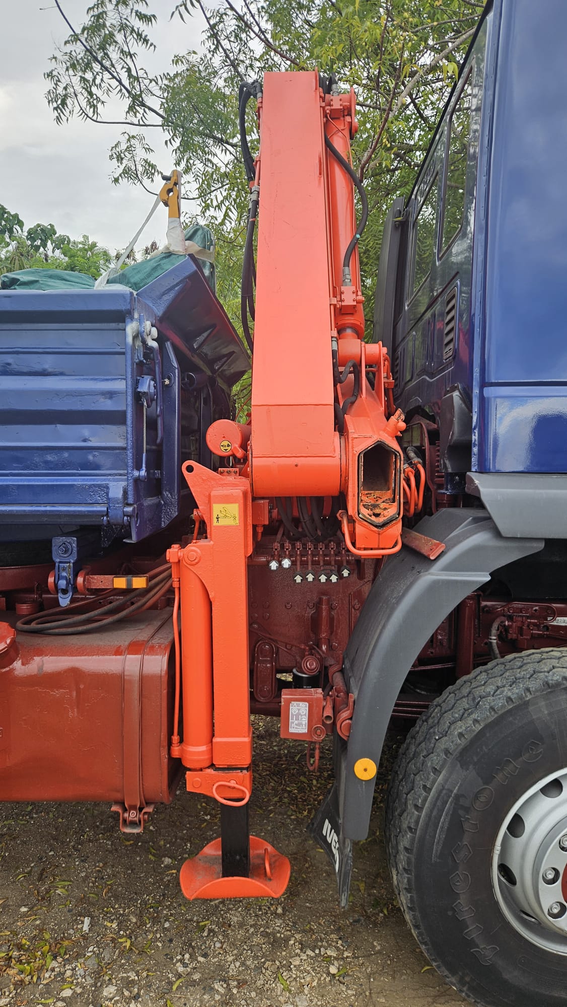 camiones y vehiculos pesados - Alquiler Camion Grua IVECO  3