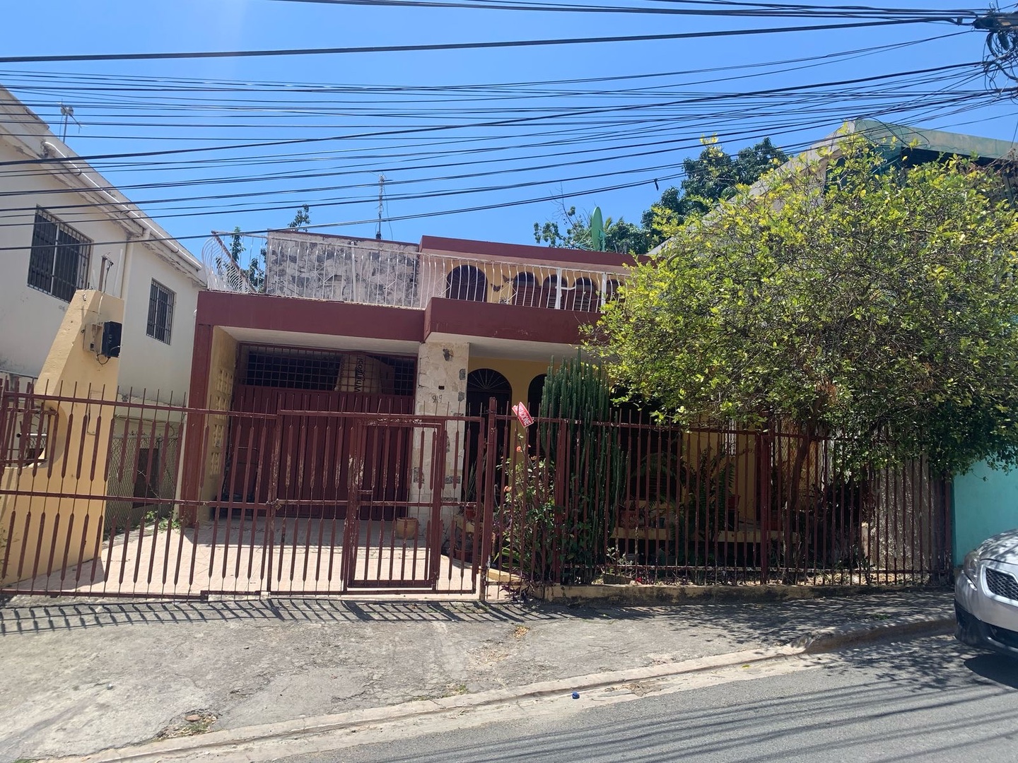 casas - Se vende casa de dos niveles. Negociable.
