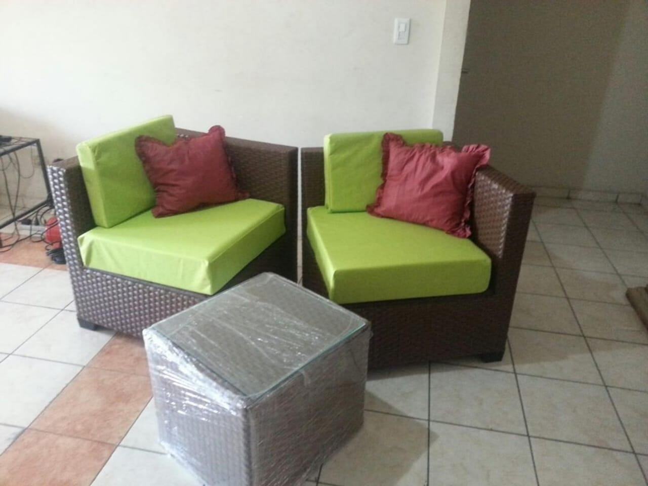 muebles y colchones - 2 Asientos de EXTERIOR + MESA RATTAN 4
