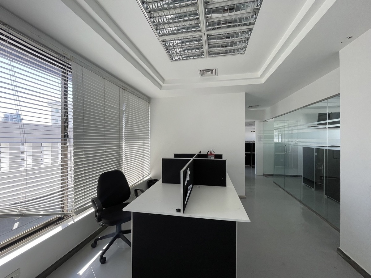 oficinas y locales comerciales - Edificio en Naco con 23 parqueos entrega en 45 dia 2