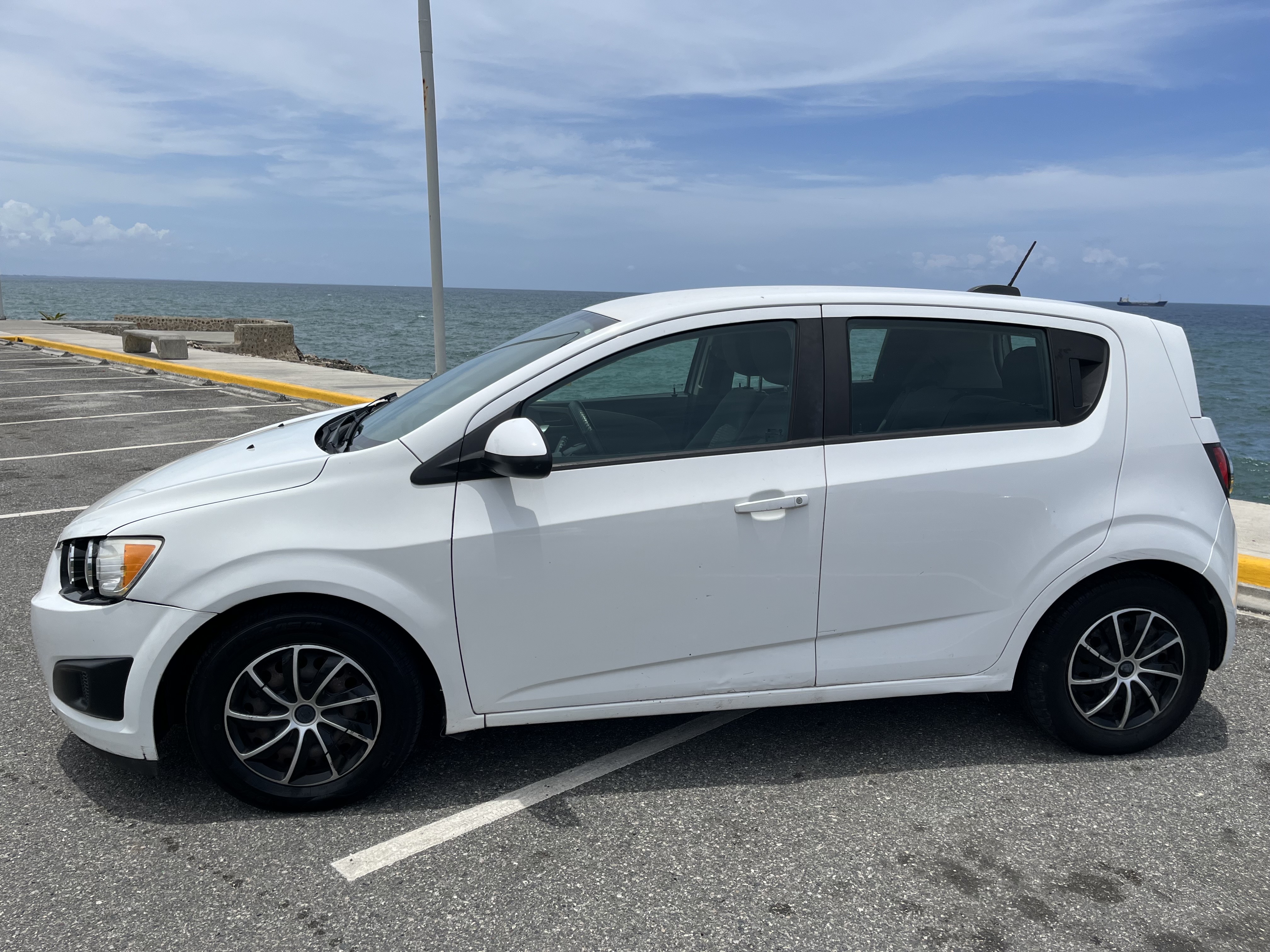 carros - Chevrolet Sonic 2015
