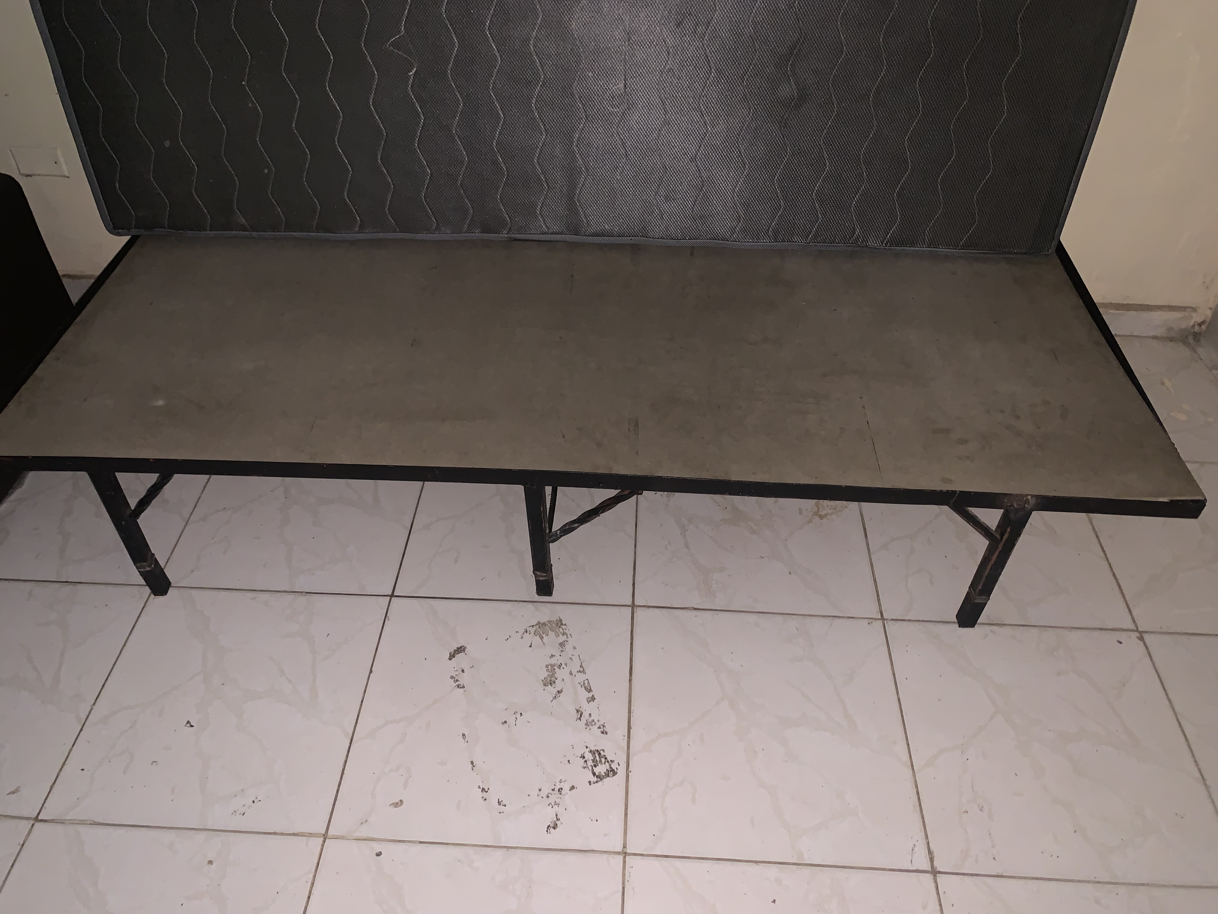 muebles y colchones - Cama con base de hierro 3