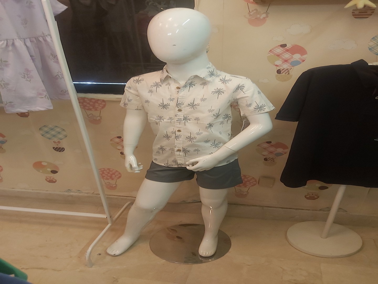 oficinas y locales comerciales - Traspaso tienda de ropa de niños por motivo de viaje Con todo!  7