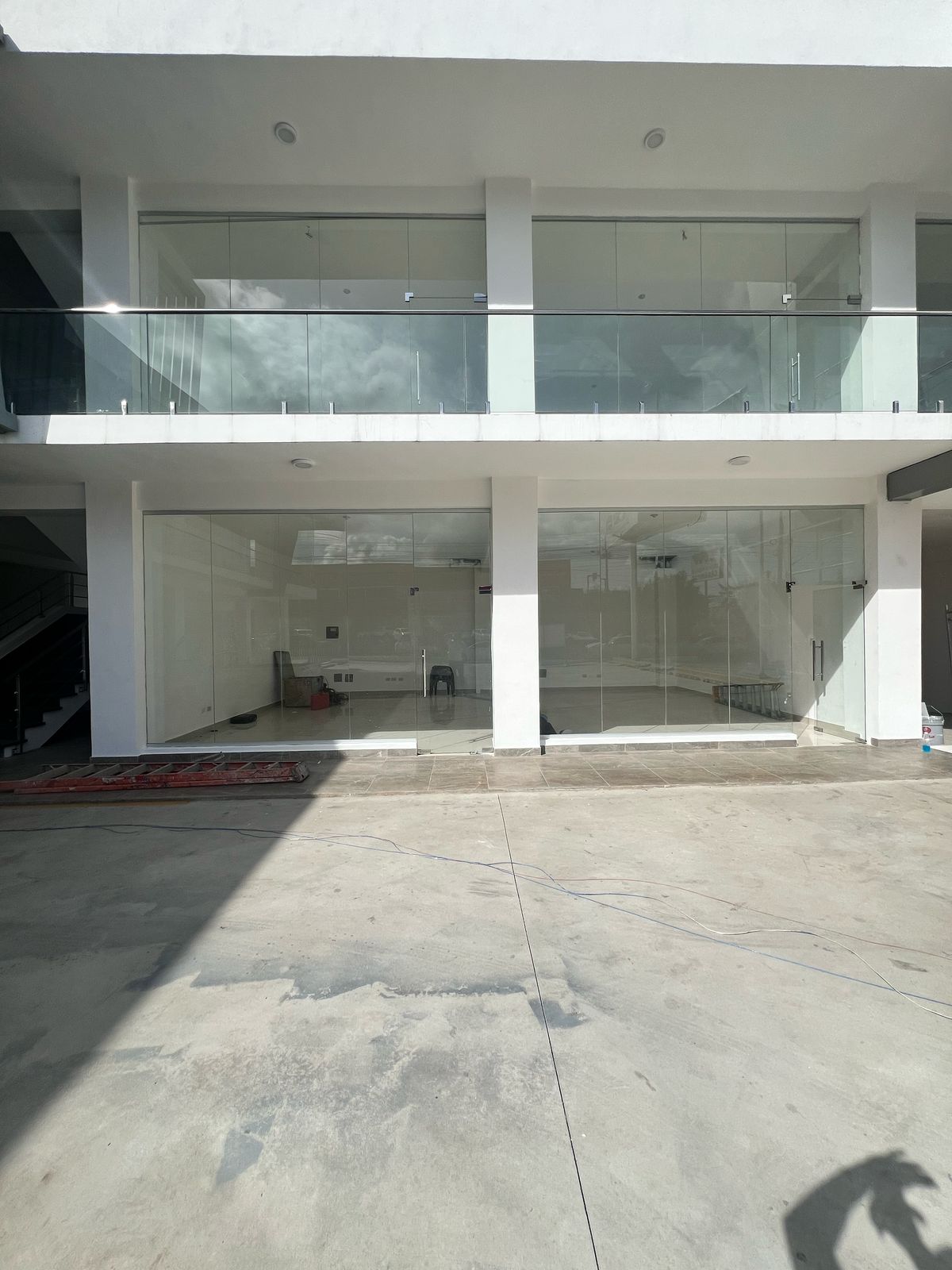 oficinas y locales comerciales - Locales en Villa Carmen Av. Charles de Gaulle  9