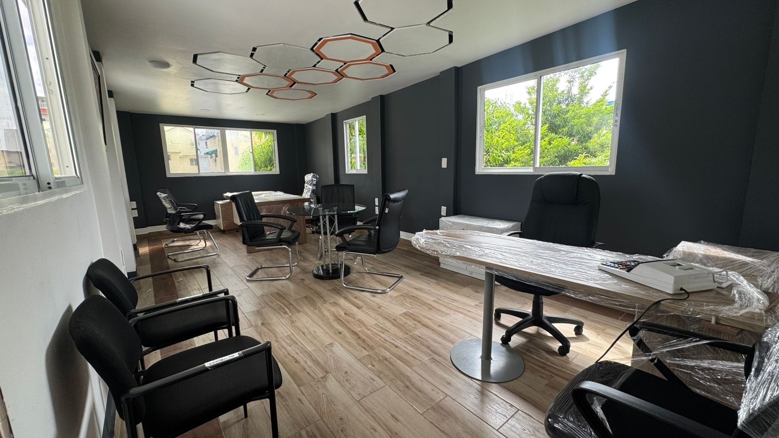 oficinas y locales comerciales - ALQUILER DE OFICINA AMUEBLADA 3